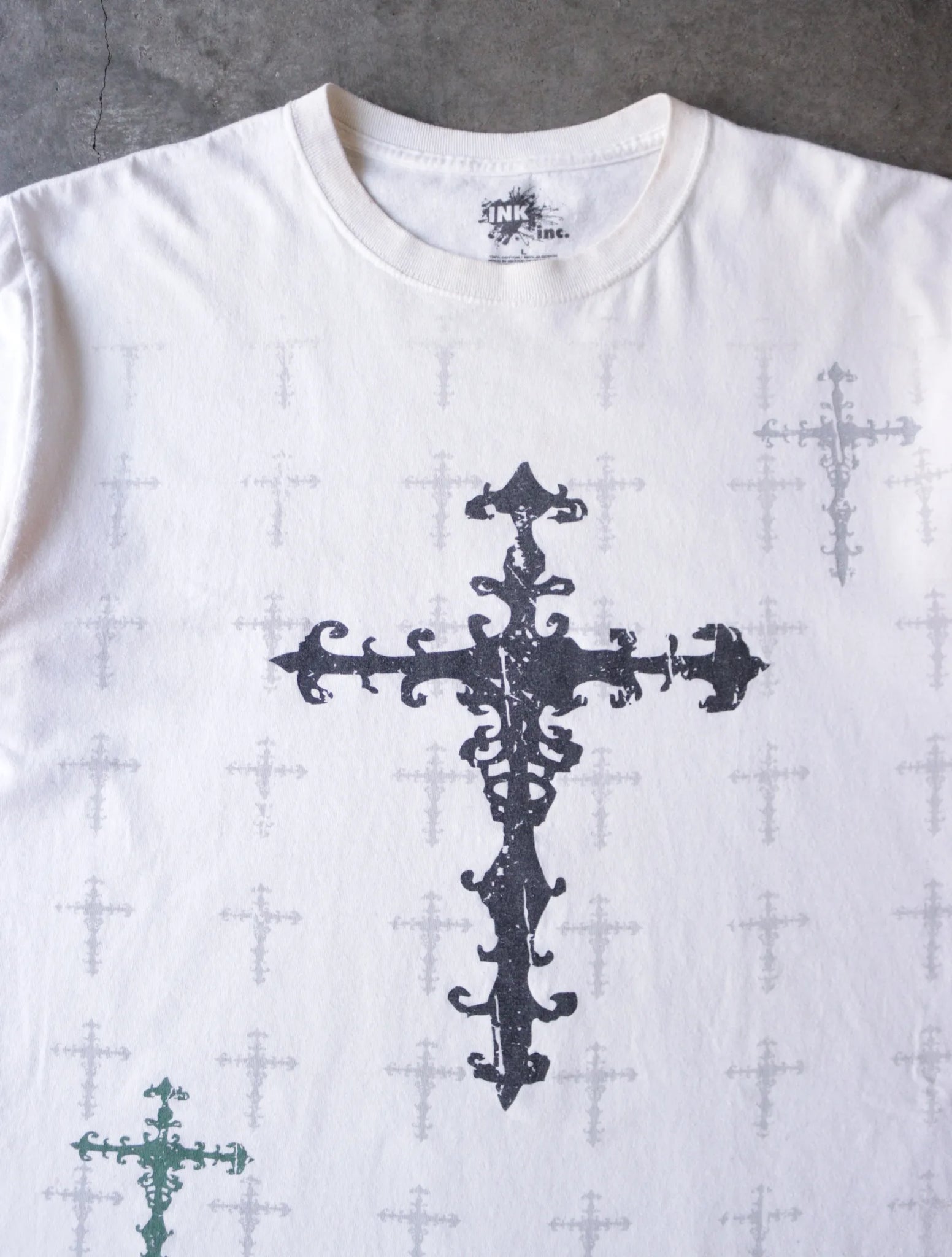 2000S CROSSES TEE
