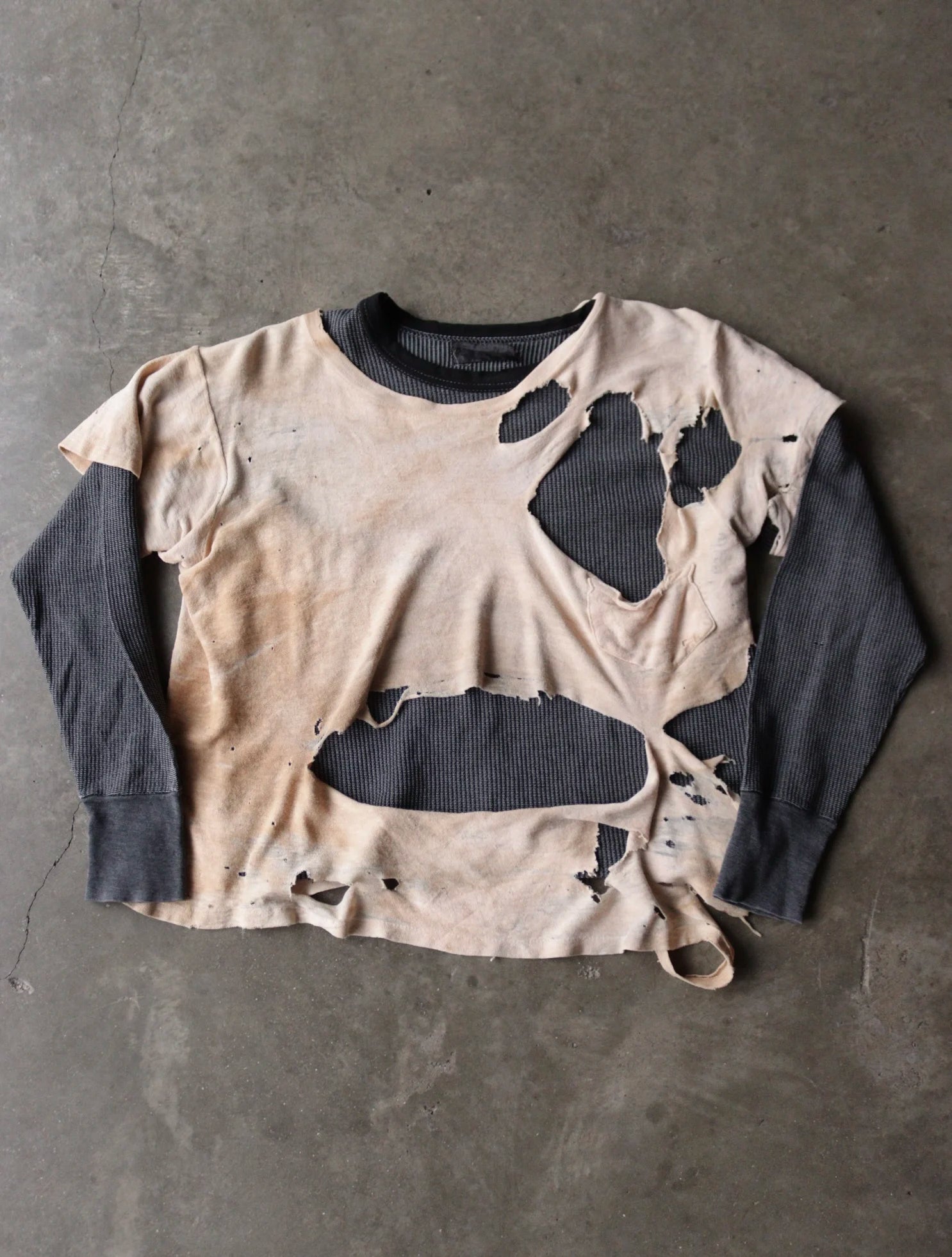 1930S THRASHED AND FADED TEE