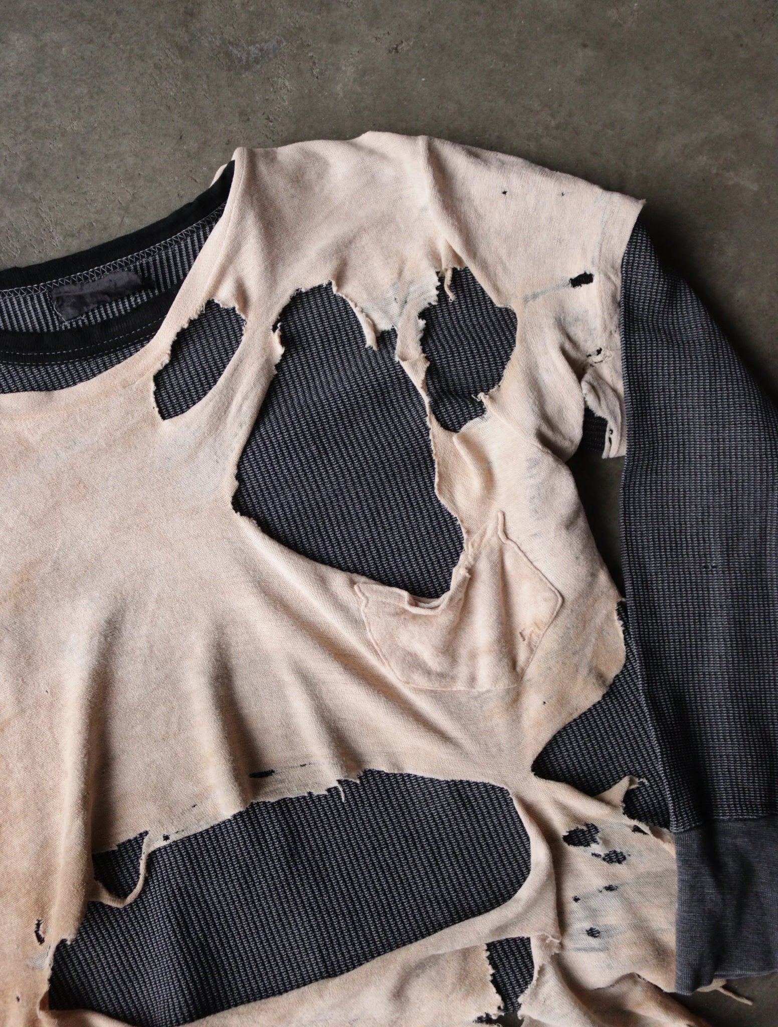 1930S THRASHED AND FADED TEE