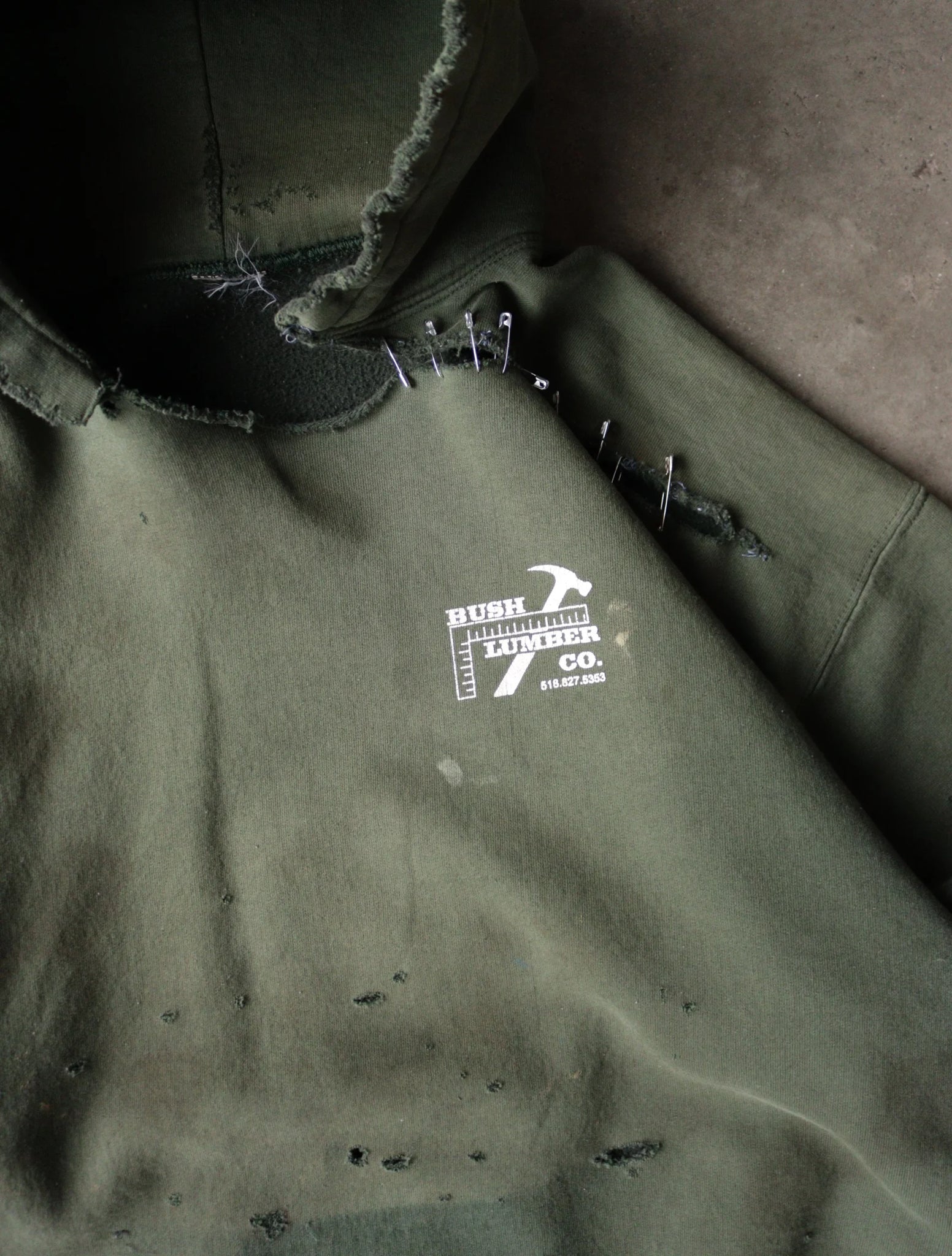 1990S FADED DISTRESSED HOODED SWEATSHIRT