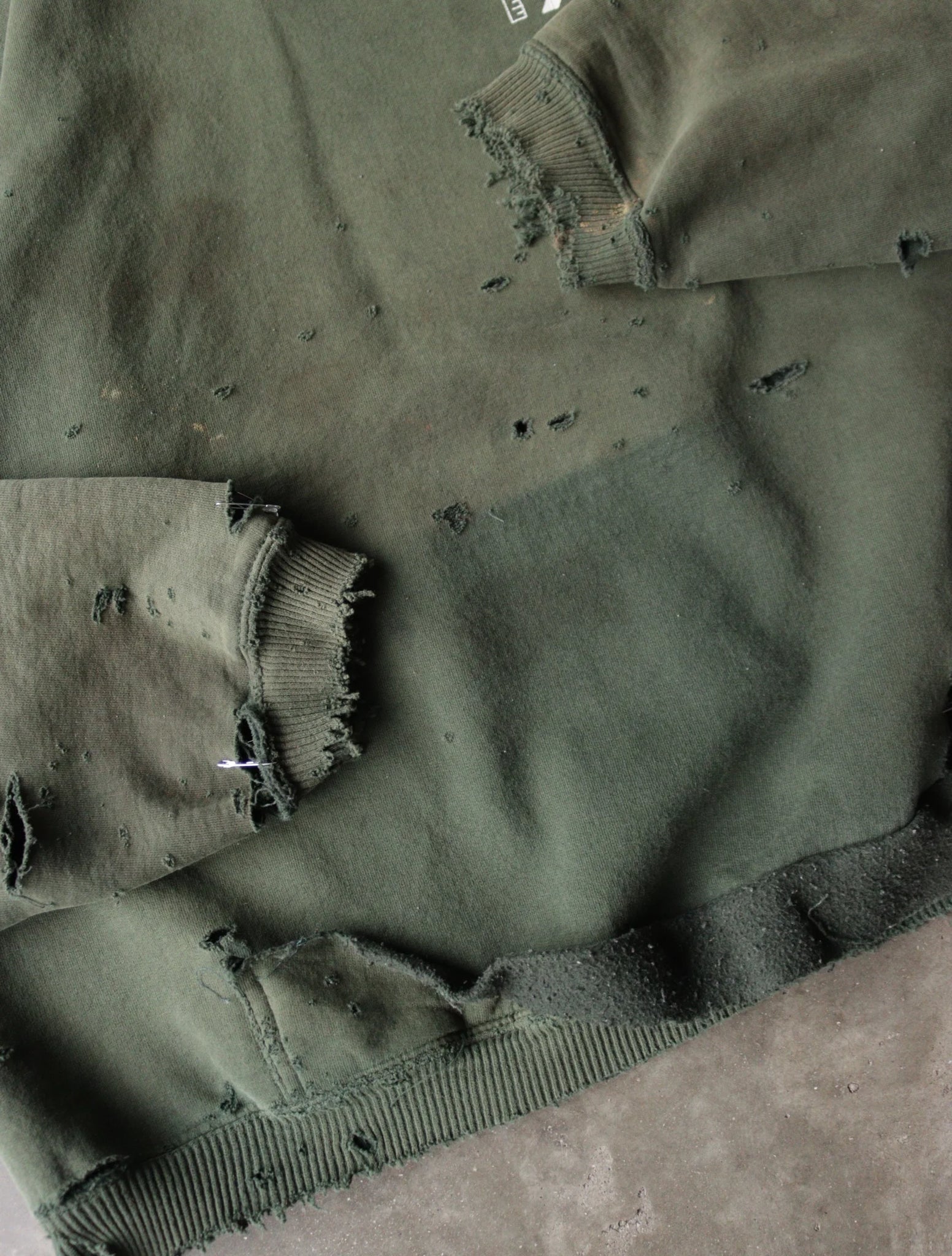 1990S FADED DISTRESSED HOODED SWEATSHIRT