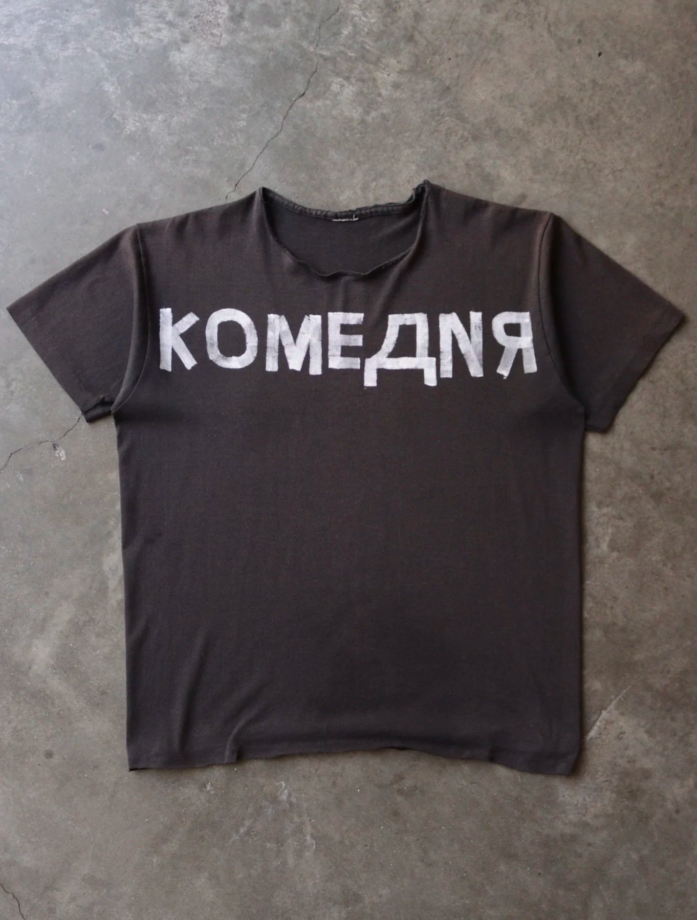 1990S RUSSIAN HAND PAINTED TEE