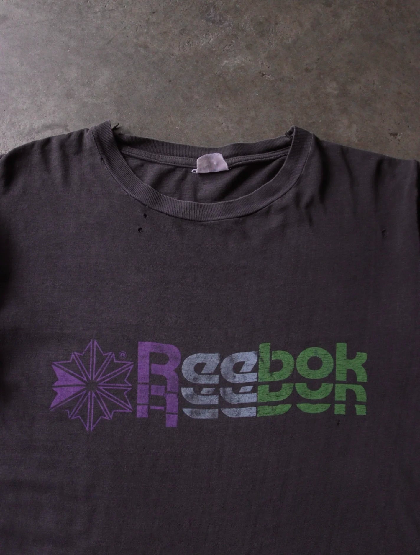 2000S THRASHED REEBOK TEE