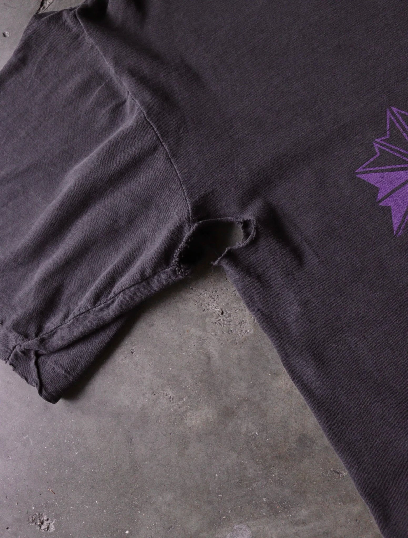 2000S THRASHED REEBOK TEE
