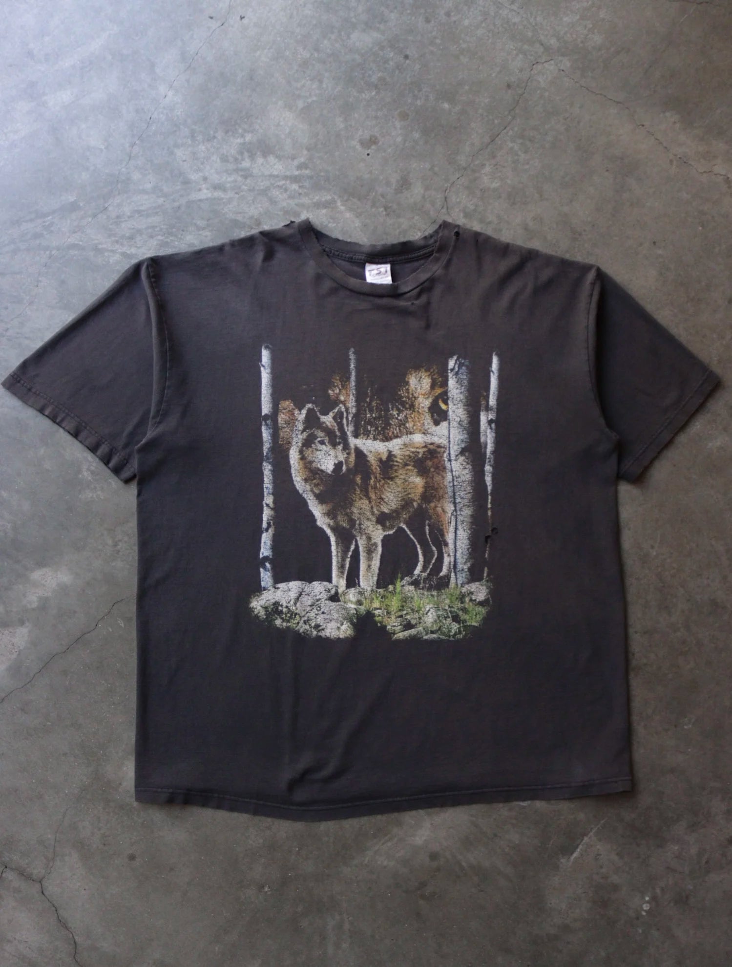 2000S WOLF IN THE WOODS TEE