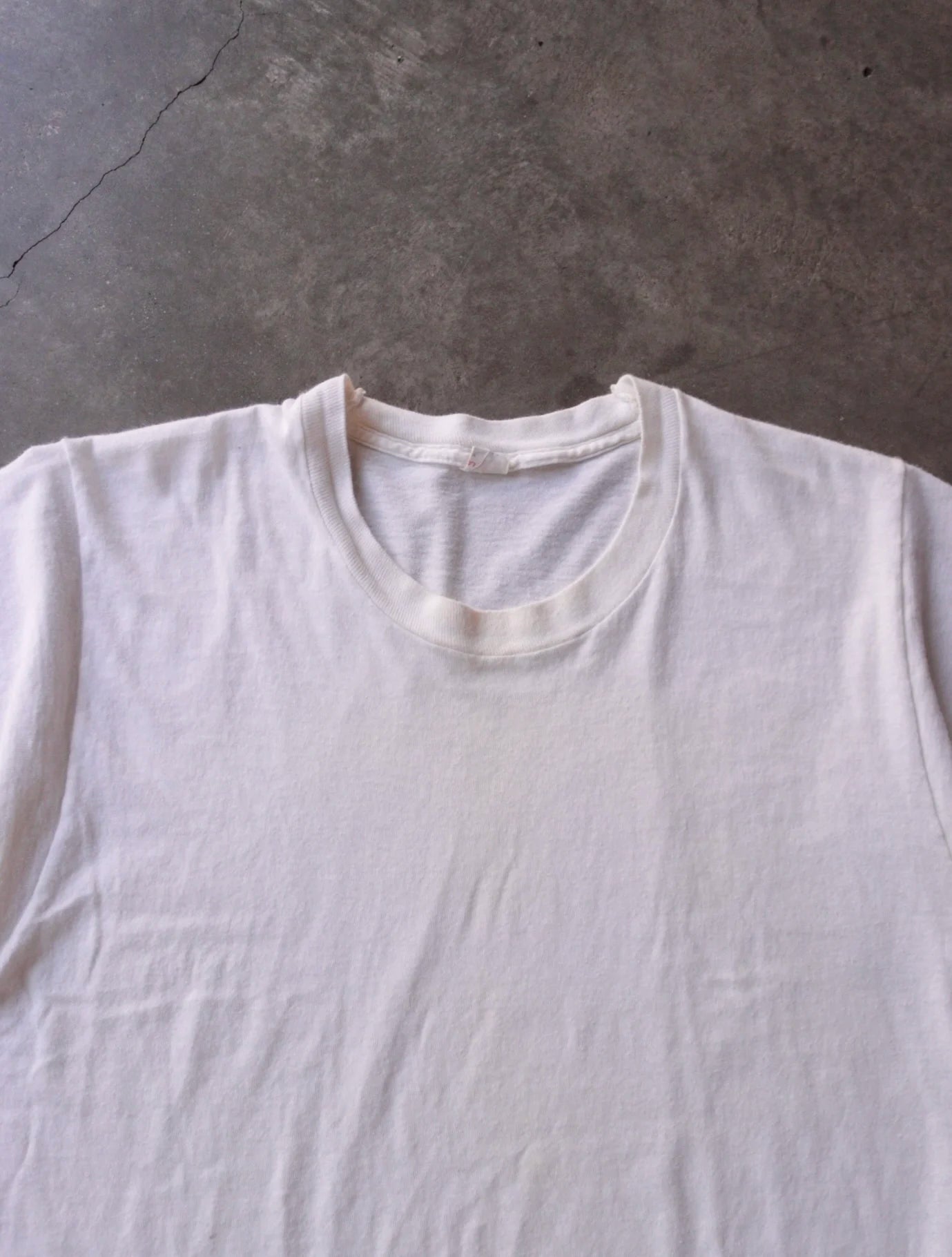 2000S FADED BLANK WHITE TEE