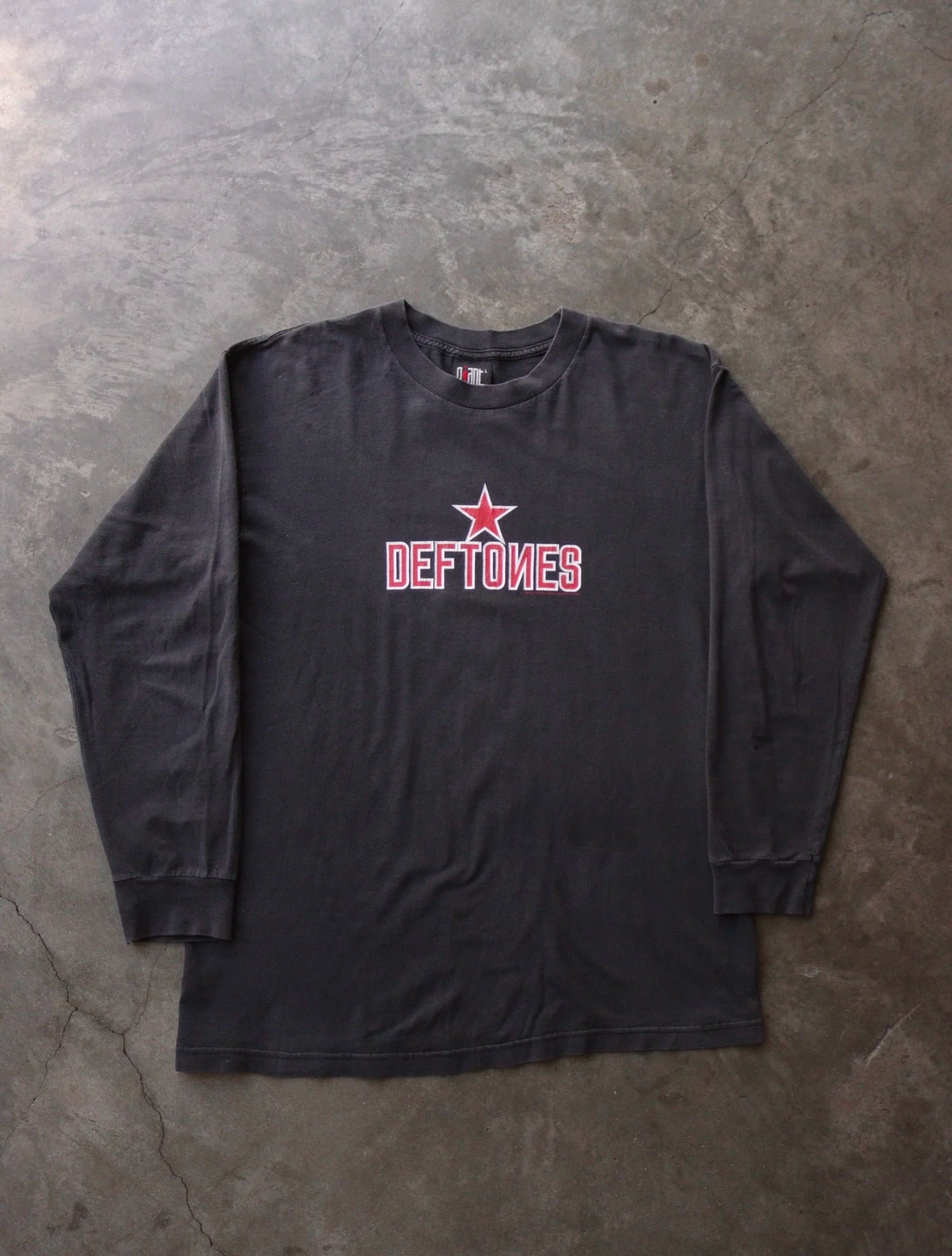 2000S SUNFADED DEFTONES RED STAR L/S TEE