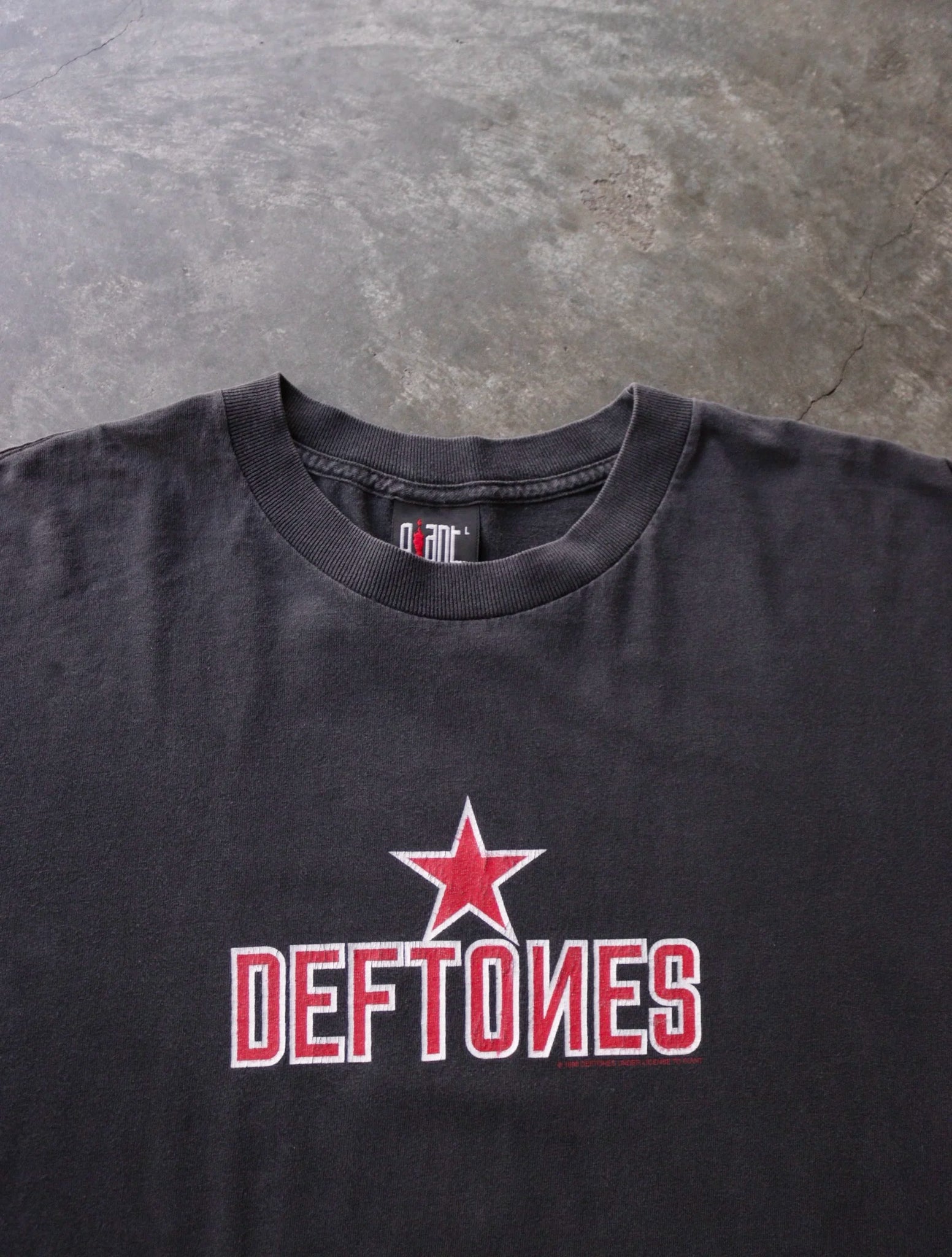 2000S SUNFADED DEFTONES RED STAR L/S TEE