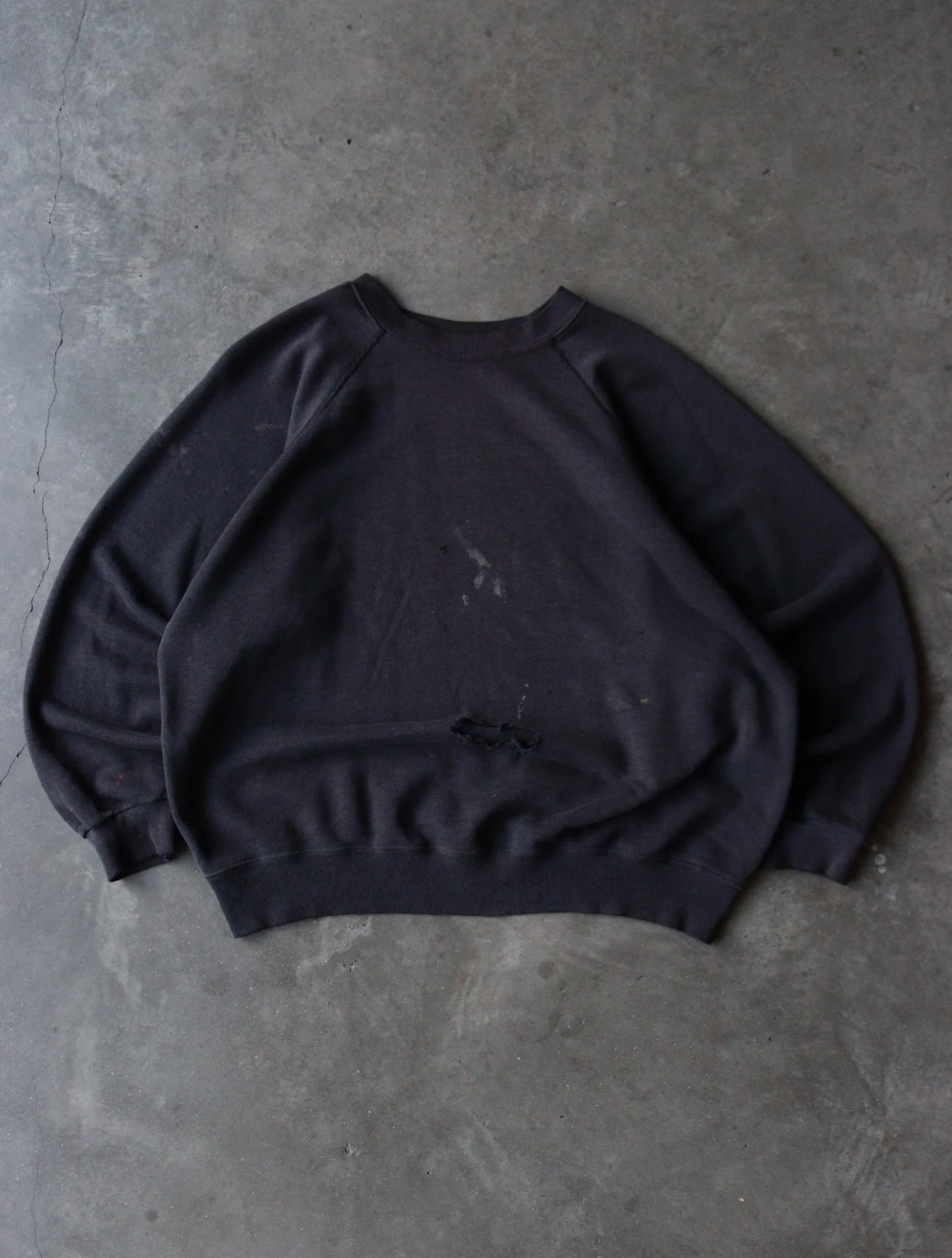 1980S FADED DISTRESSED SWEATSHIRT