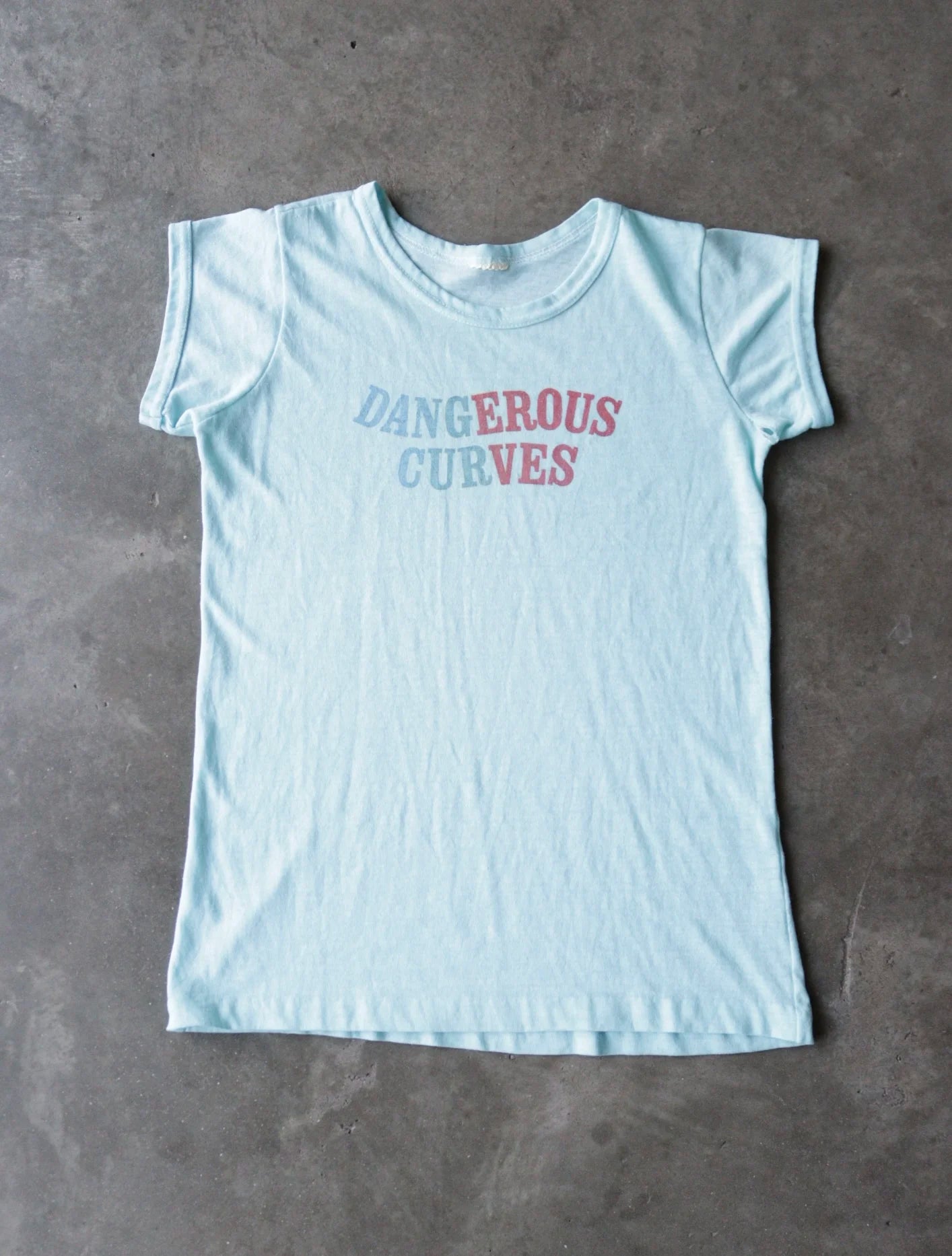 1970S DANGEROUS CURVES TEE
