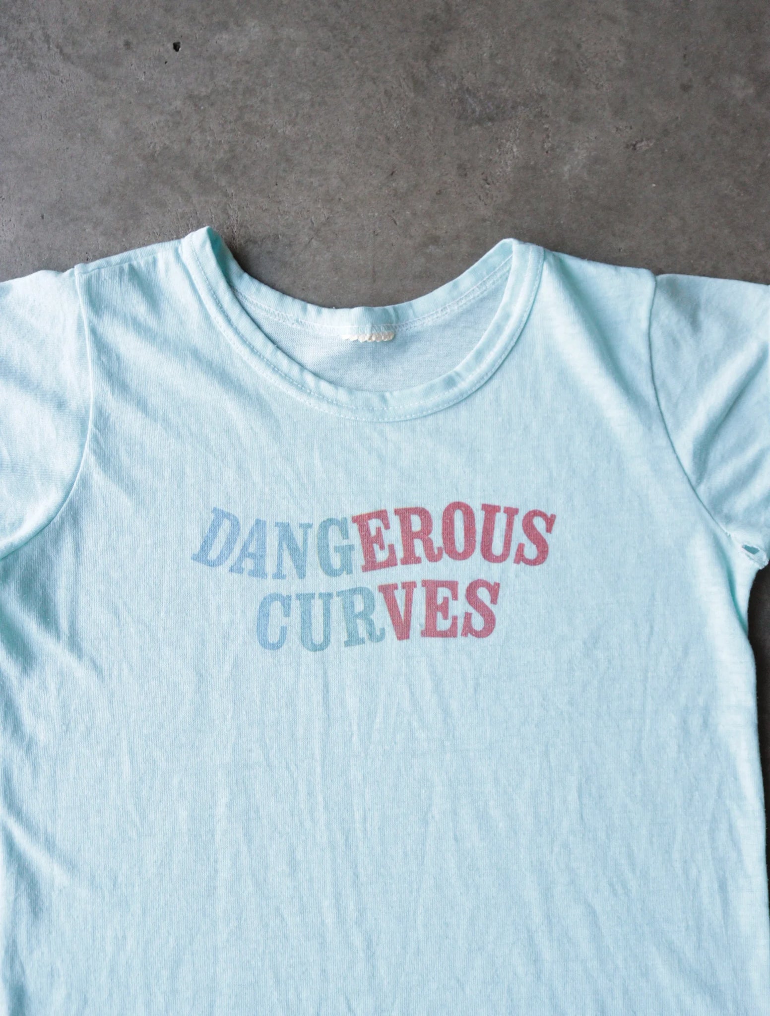 1970S DANGEROUS CURVES TEE