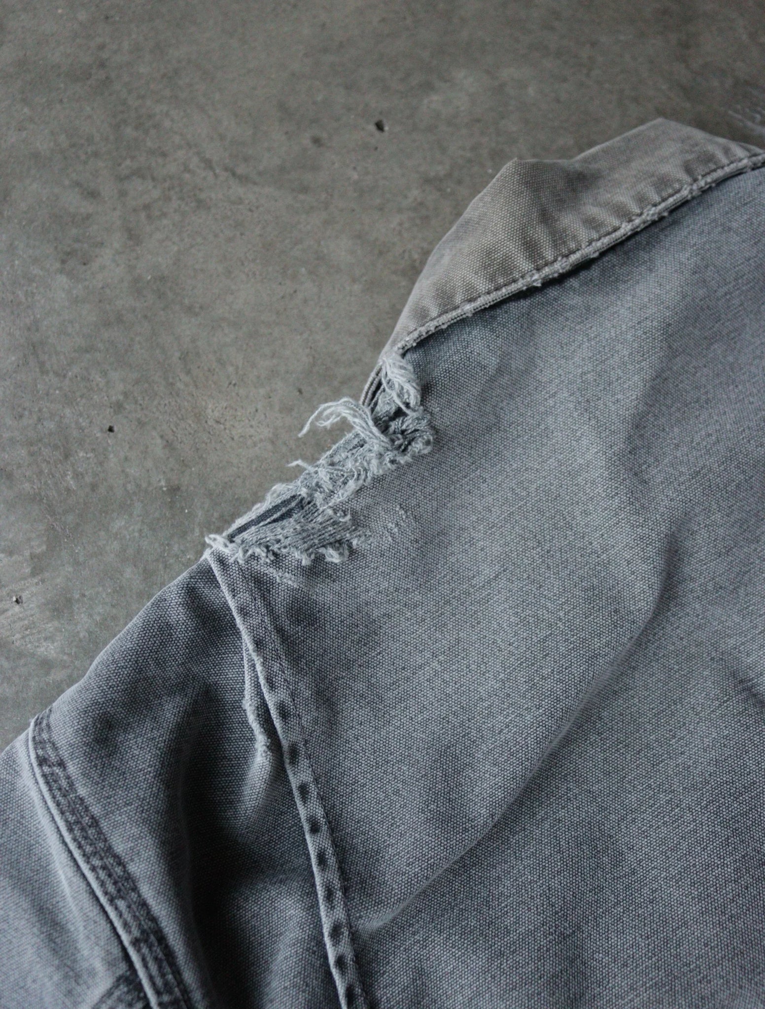 1990S CARHARTT FADED DISTRESSED WORK JACKET