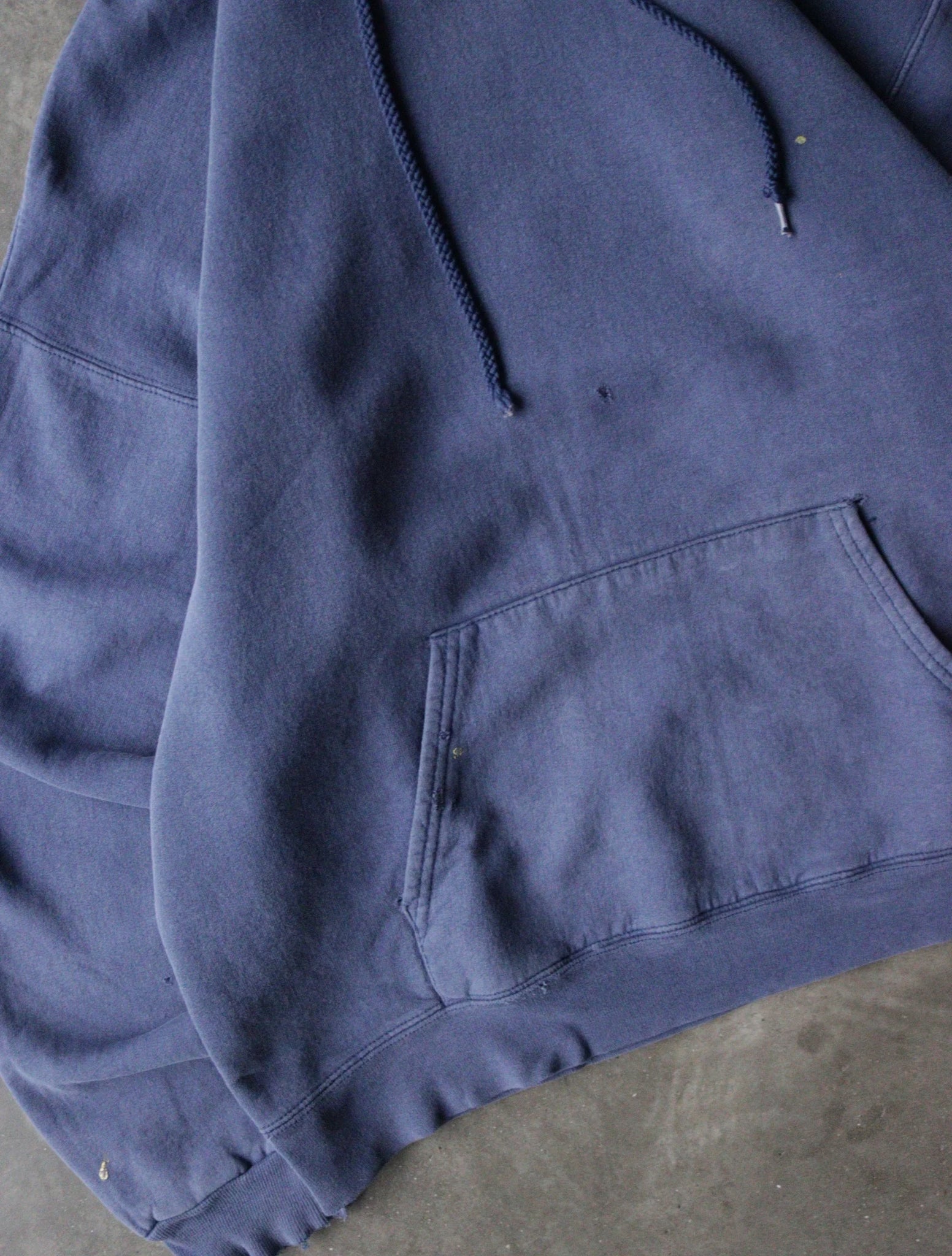 1990S FADED DISTRESSED HOODED SWEATSHIRT