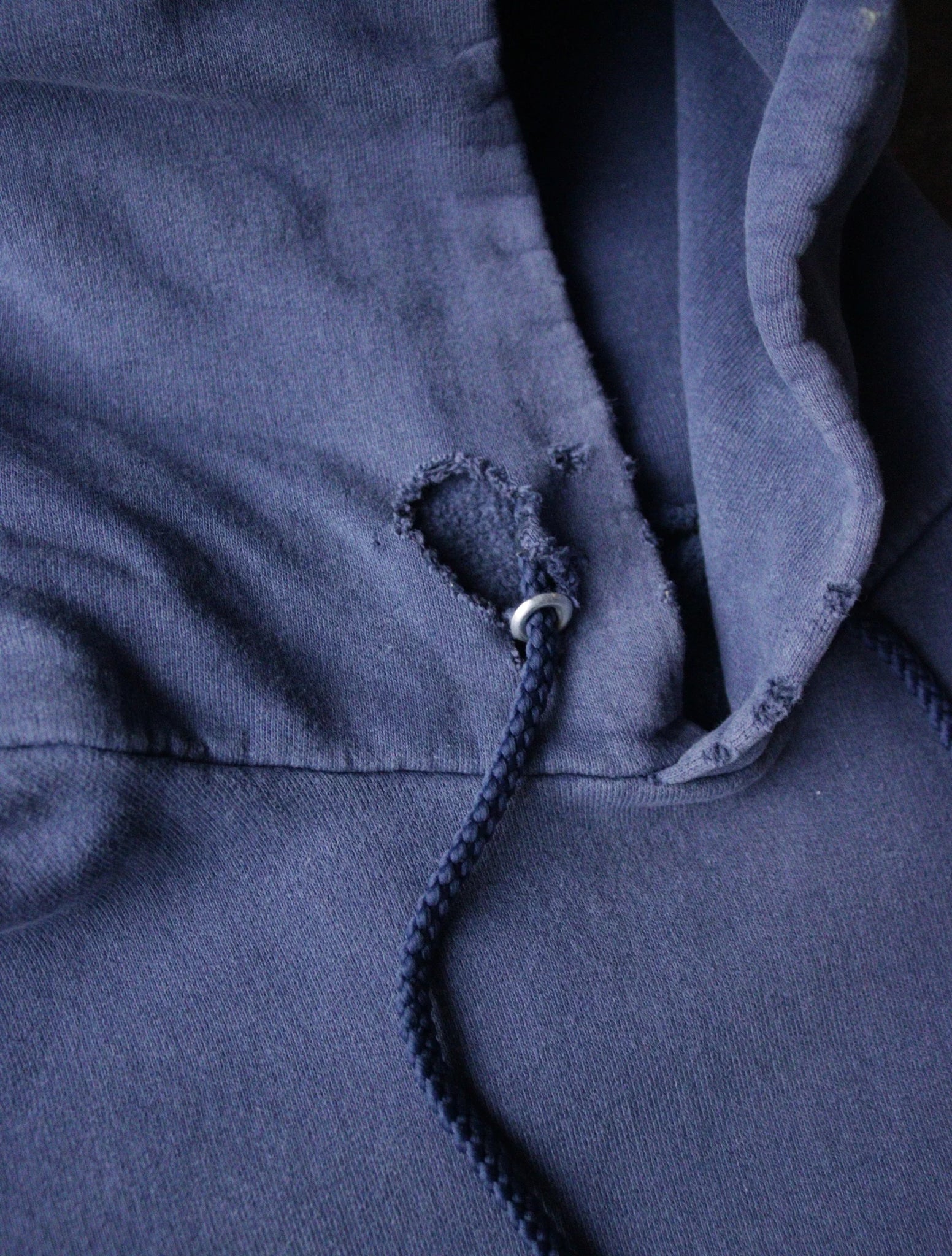 1990S FADED DISTRESSED HOODED SWEATSHIRT