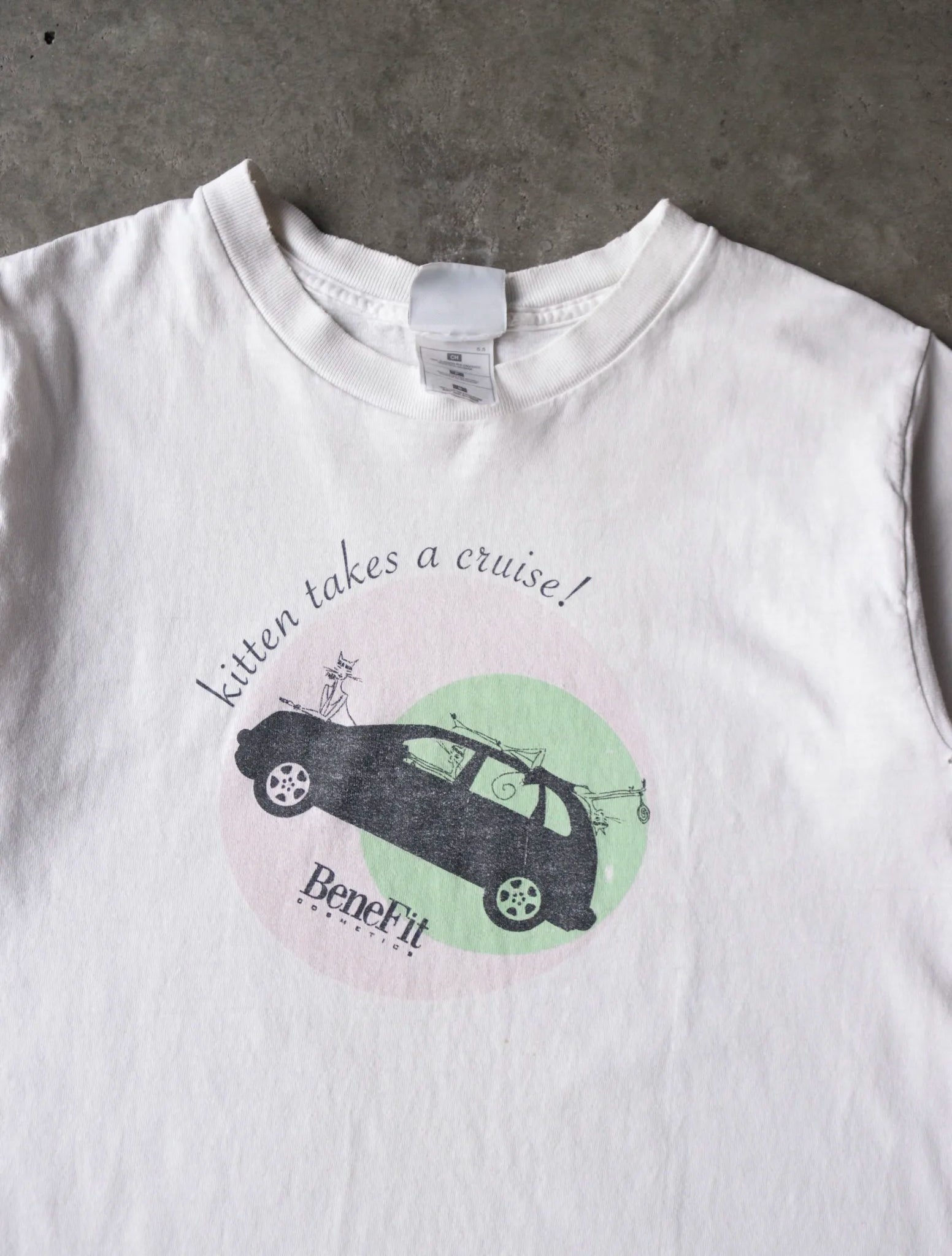 1990S KITTEN TAKES A CRUISE TEE