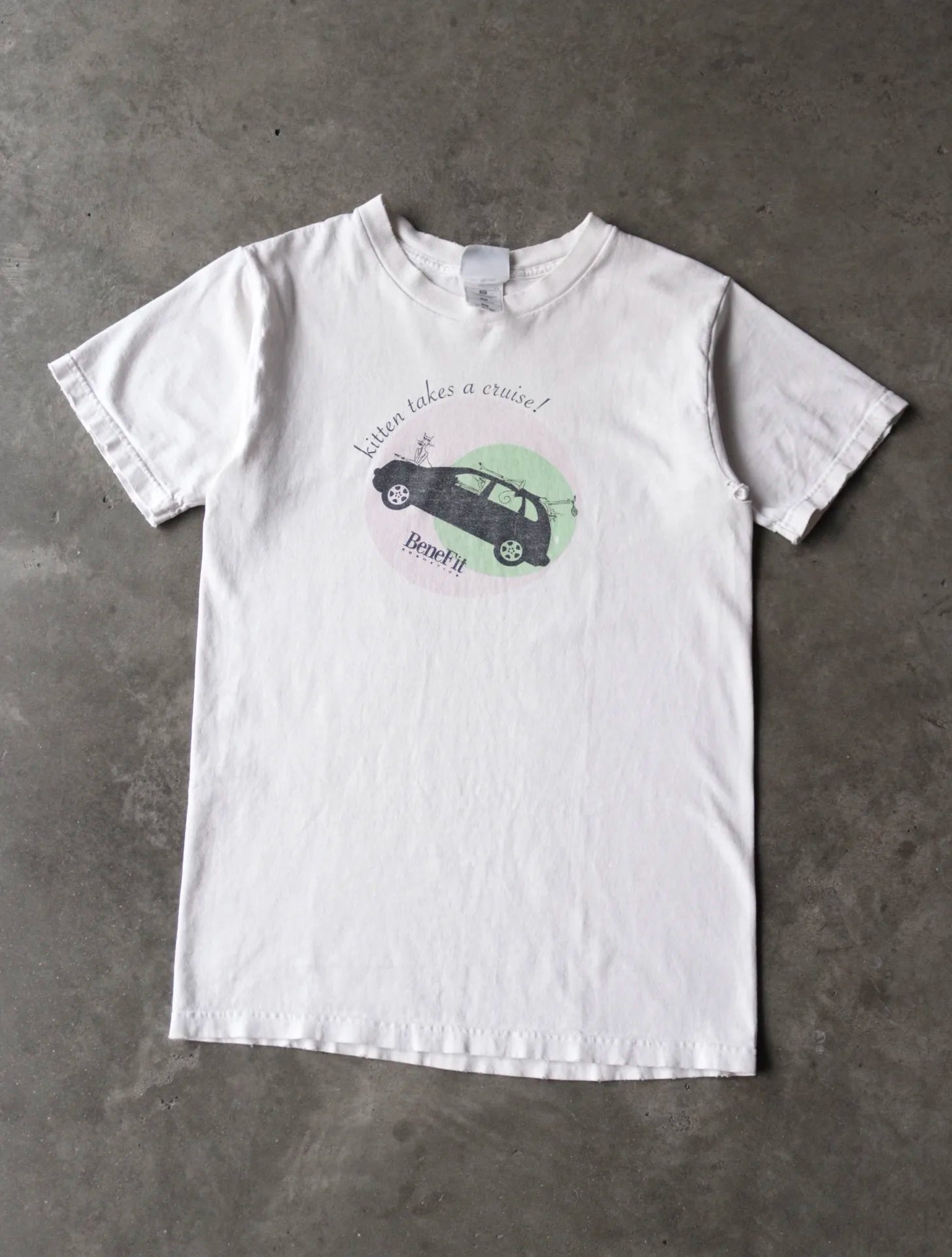 1990S KITTEN TAKES A CRUISE TEE