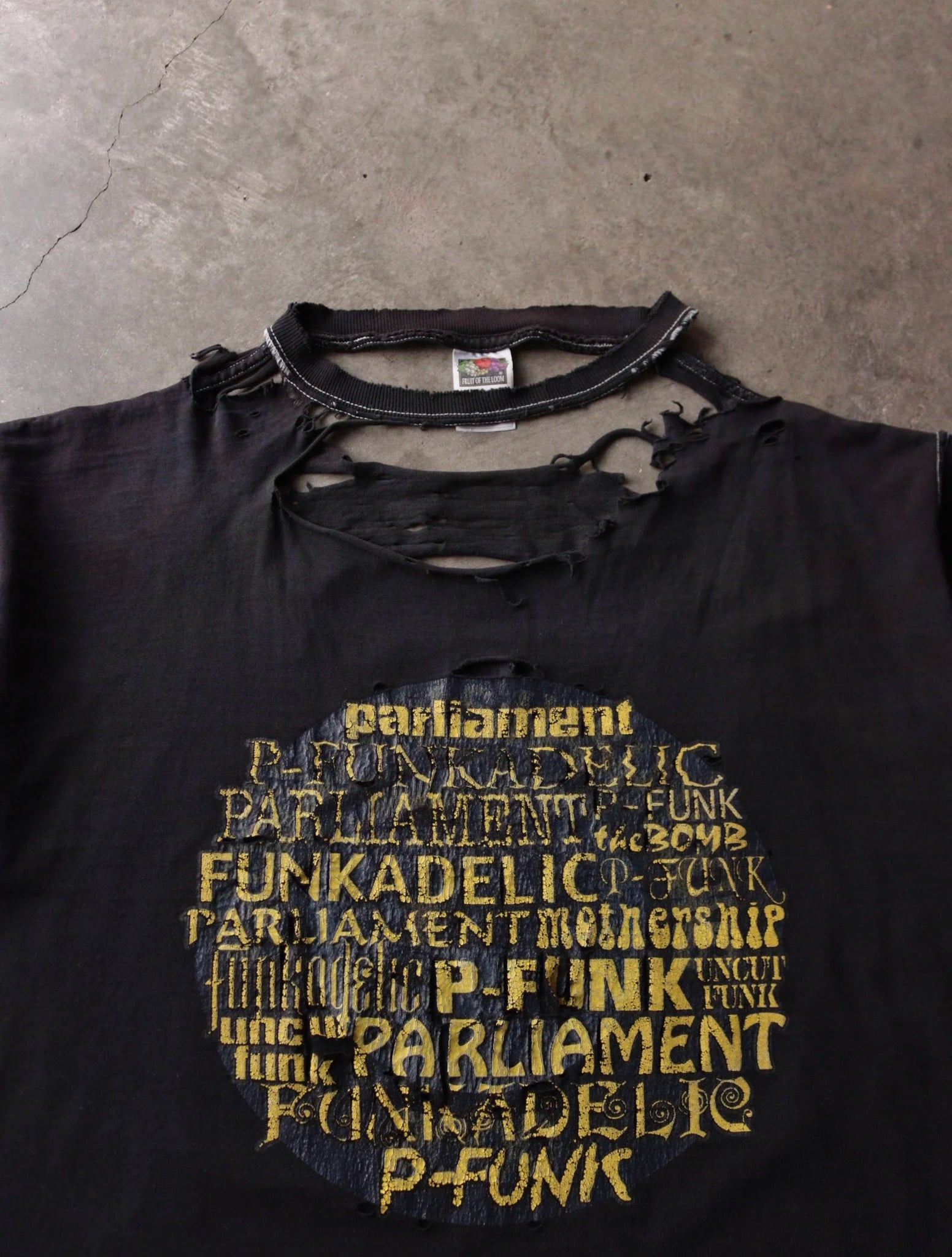 1990S THRASHED PARLIAMENT TEE