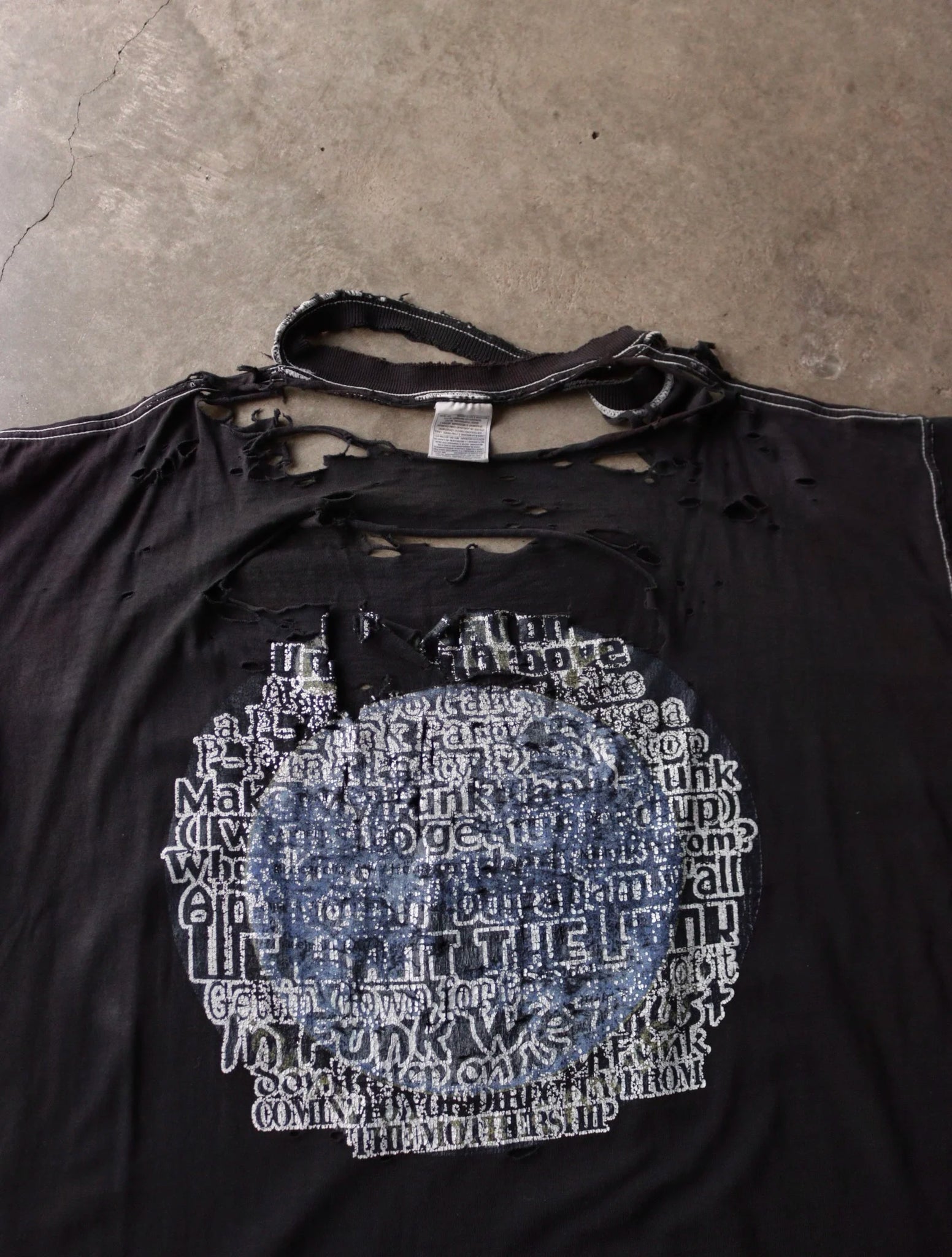 1990S THRASHED PARLIAMENT TEE