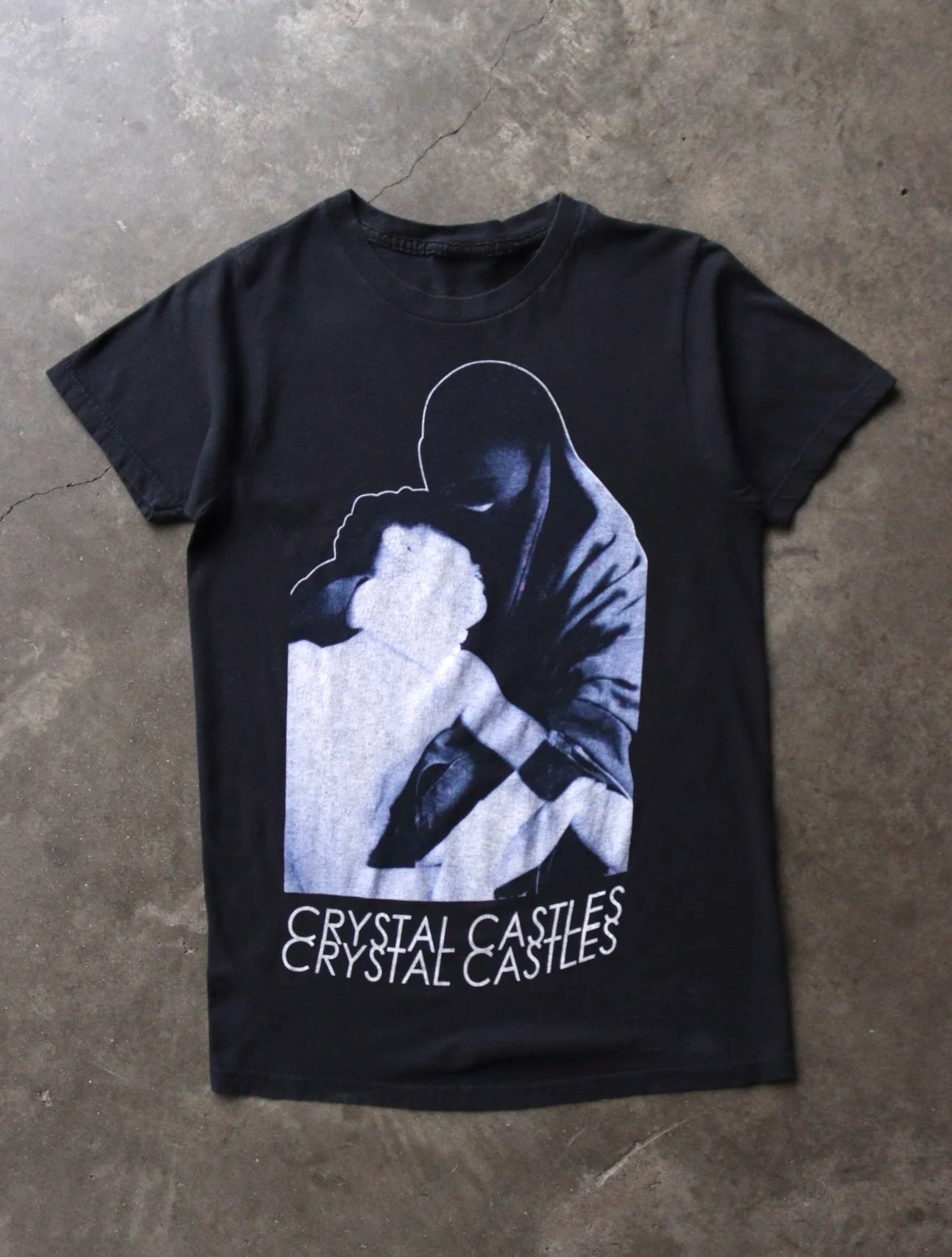 <p>2000S SUNFADED CRYSTAL CASTLES TEE</p>