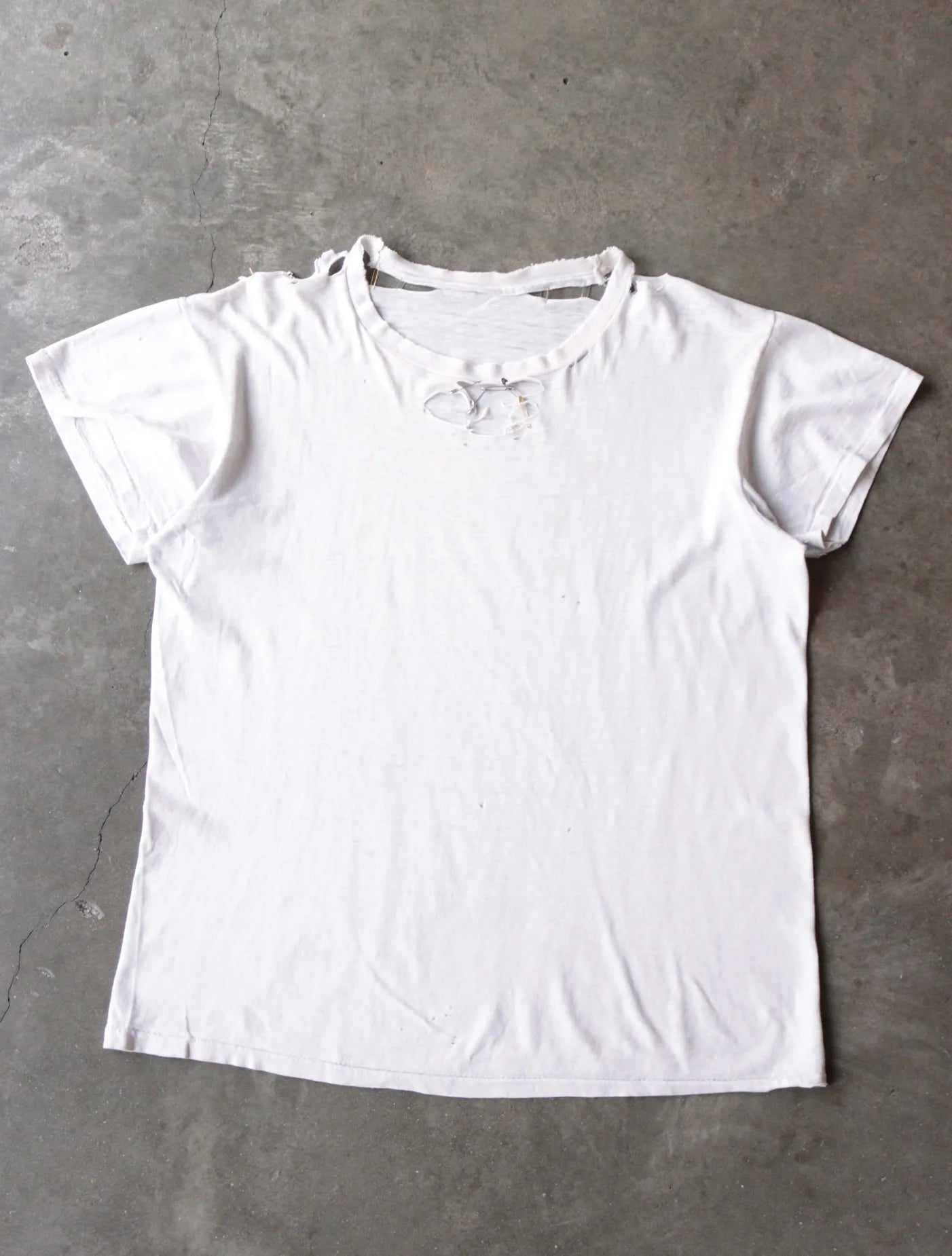 1980S BLANK WHITE THRASHED TEE