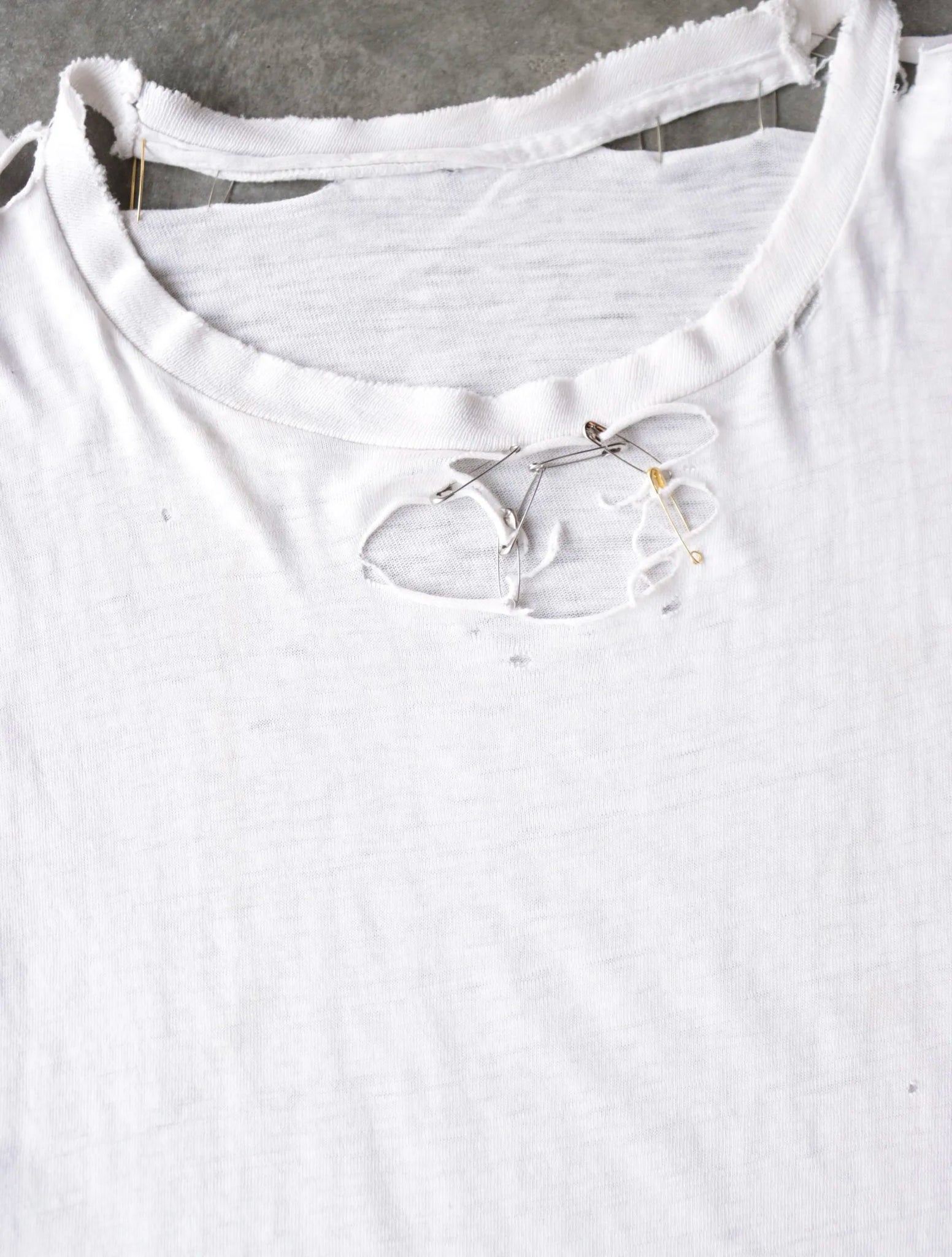 1980S BLANK WHITE THRASHED TEE