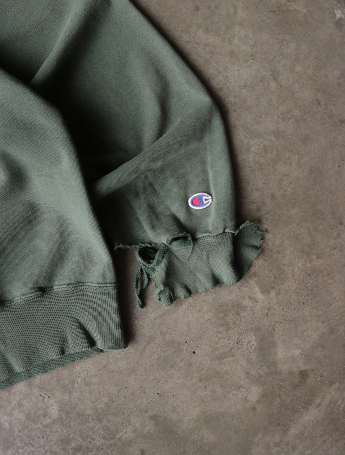 1990S GREEN DISTRESSED CHAMPION SWEATSHIRT
