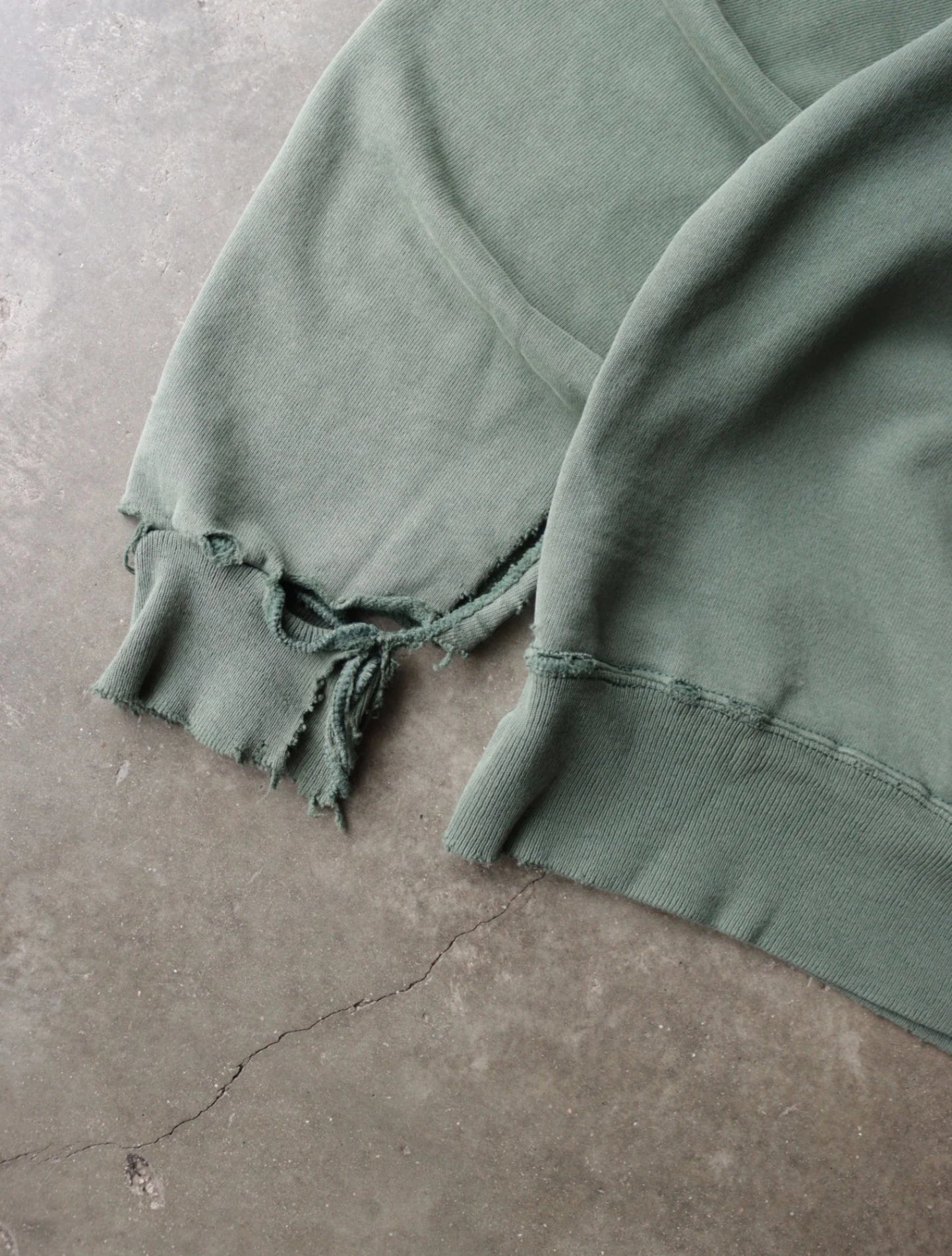 1990S GREEN DISTRESSED CHAMPION SWEATSHIRT