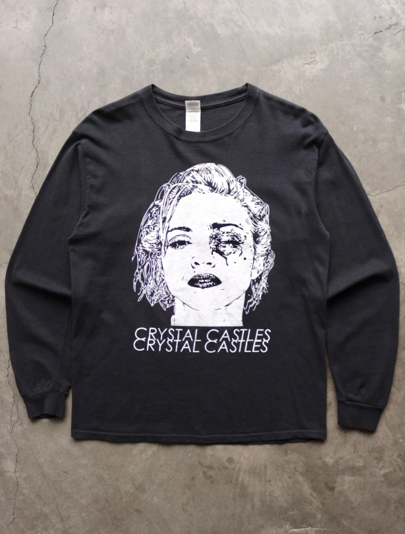 2000S CRYSTAL CASTLES MADONNA RUSSIA TEE