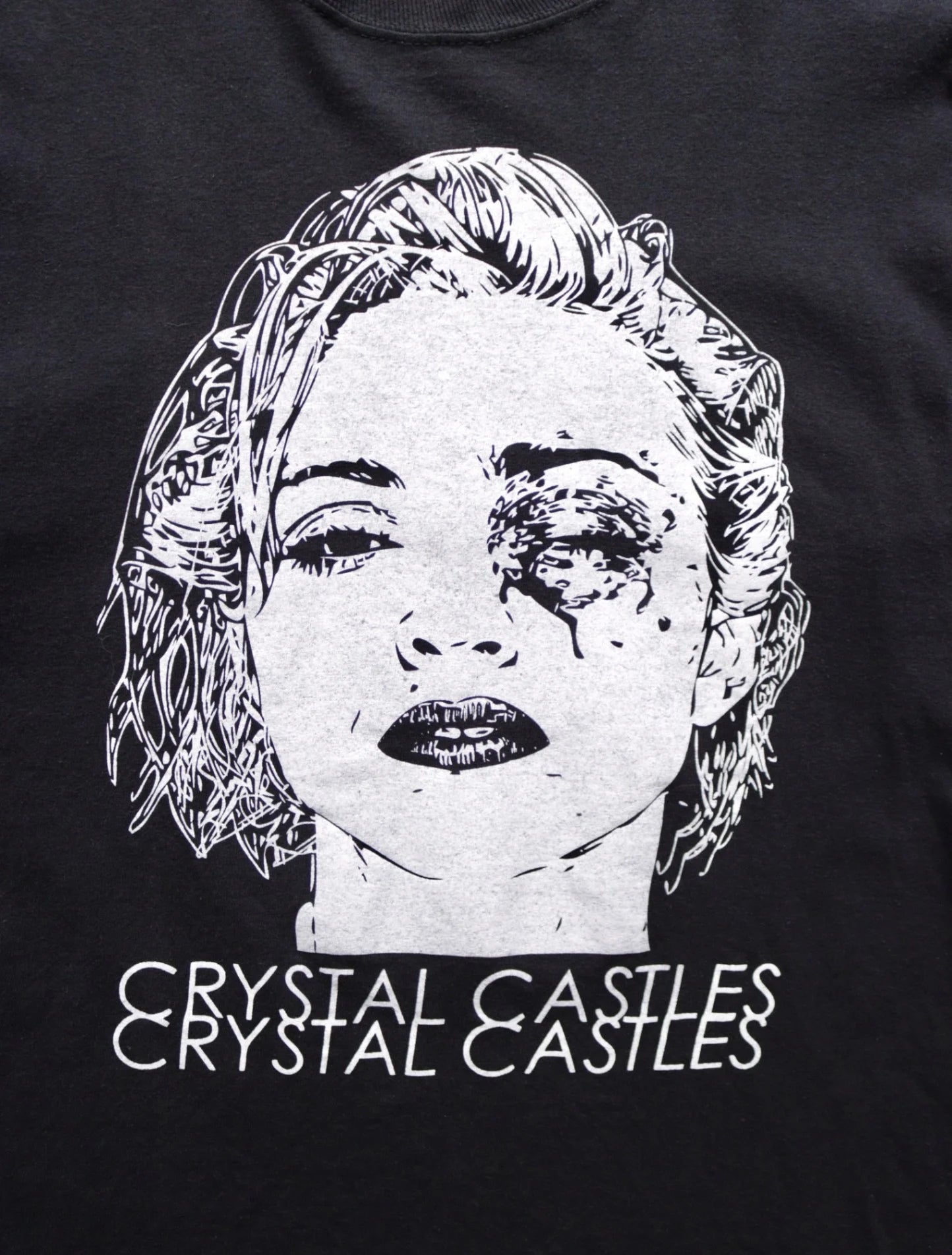 2000S CRYSTAL CASTLES MADONNA RUSSIA TEE