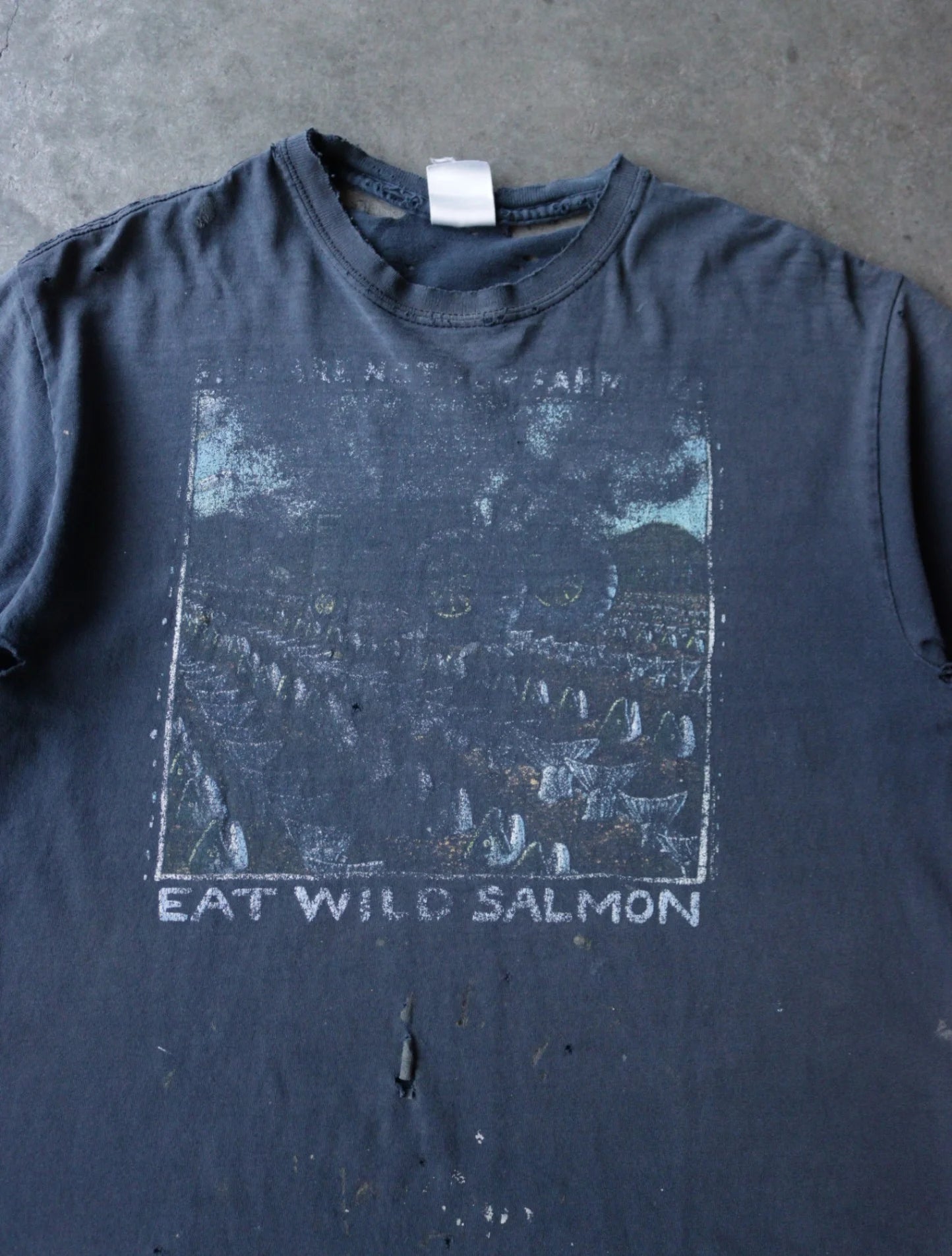 2000S THRASHED EAT WILD SALMON TEE