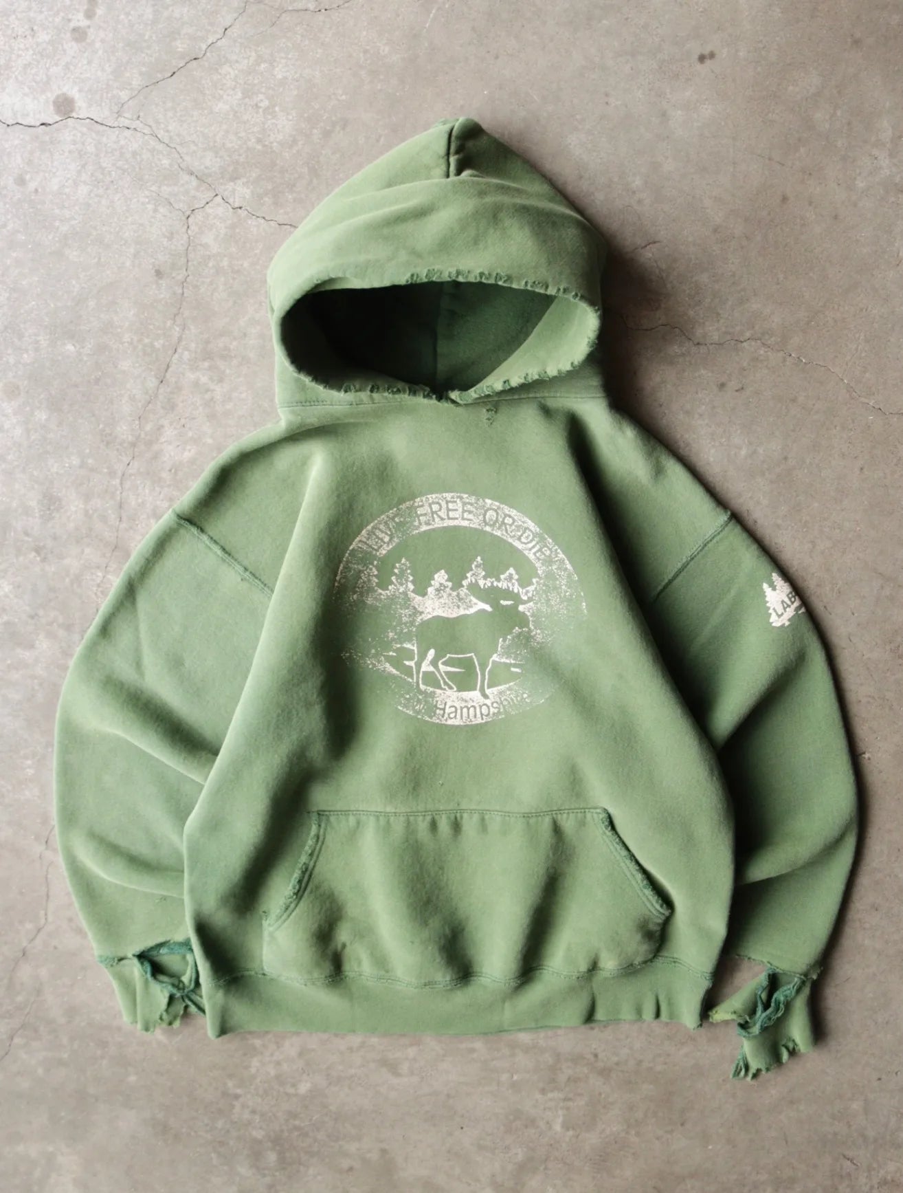 1990S DISTRESSED MOOSE HOODED SWEATSHIRT