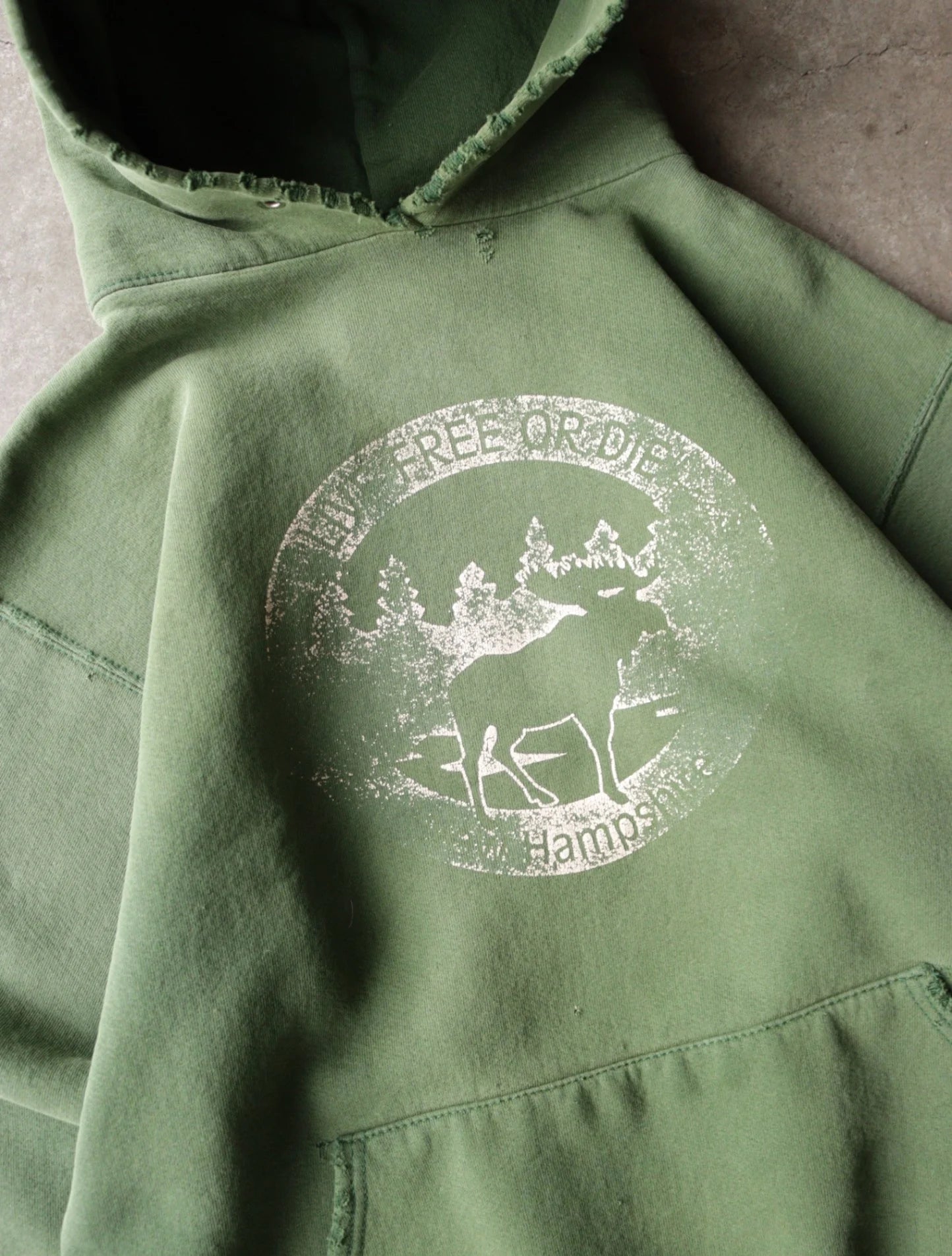 1990S DISTRESSED MOOSE HOODED SWEATSHIRT