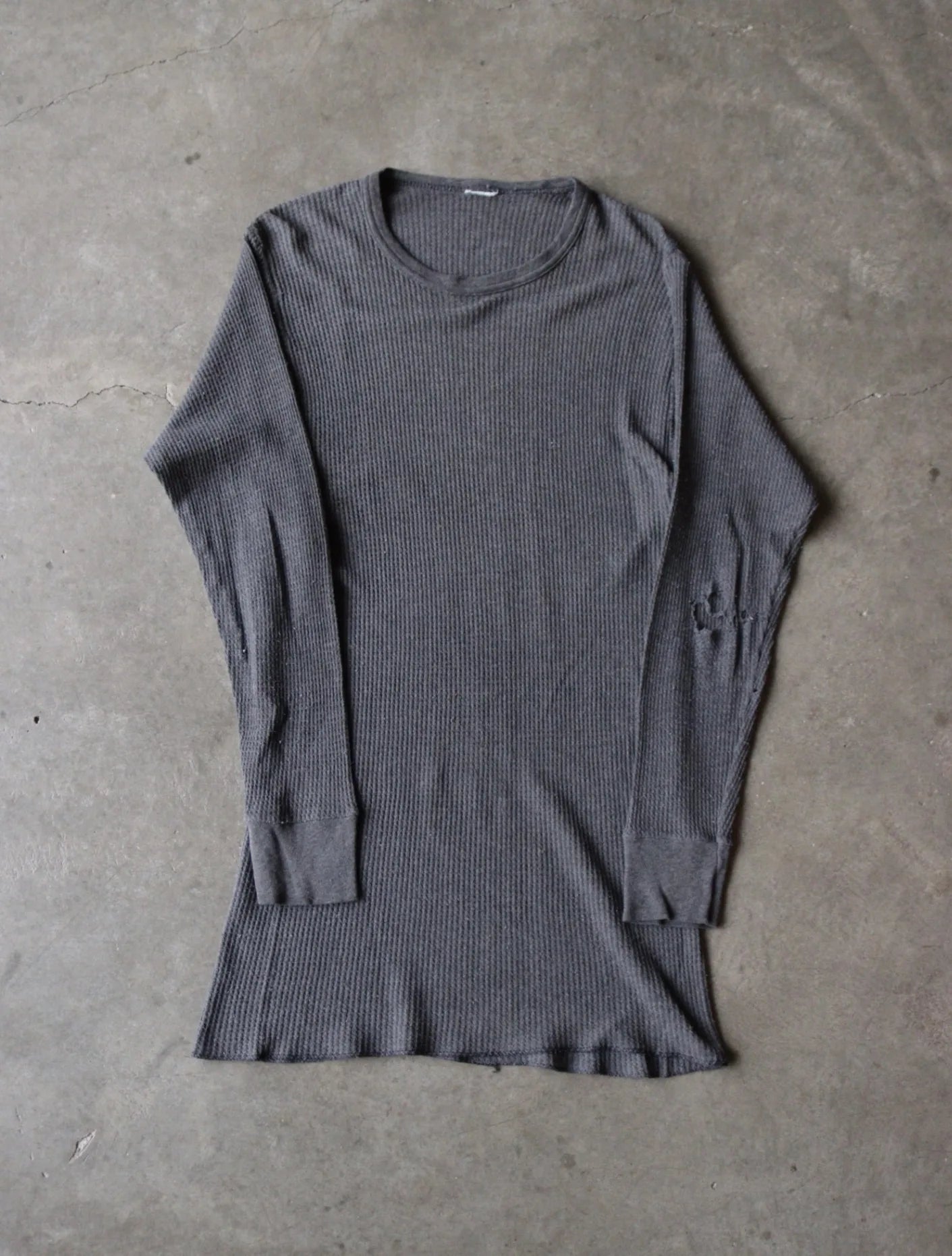 1980S DISTRESSED THERMAL SHIRT