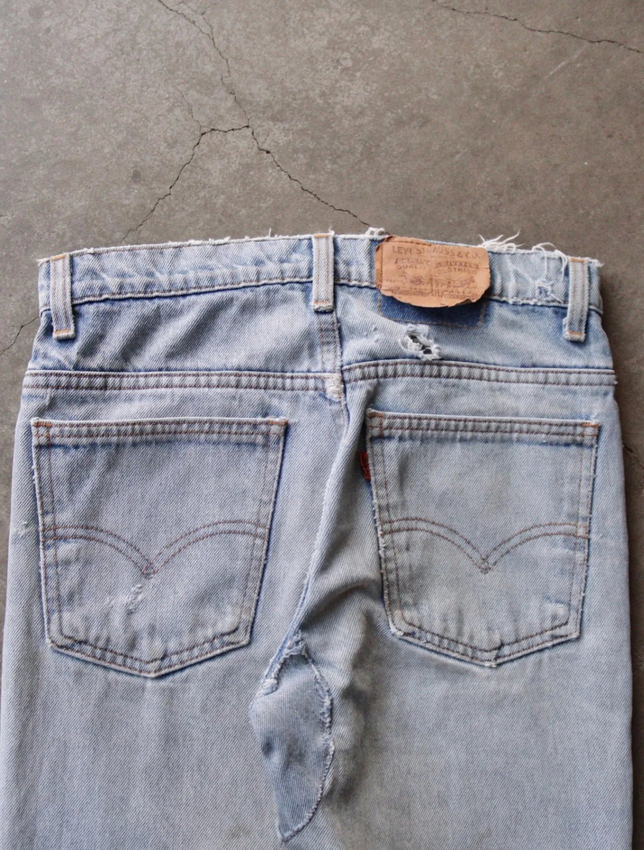 1980S DISTRESSED PACTHWORK LEVI'S DENIM PANTS