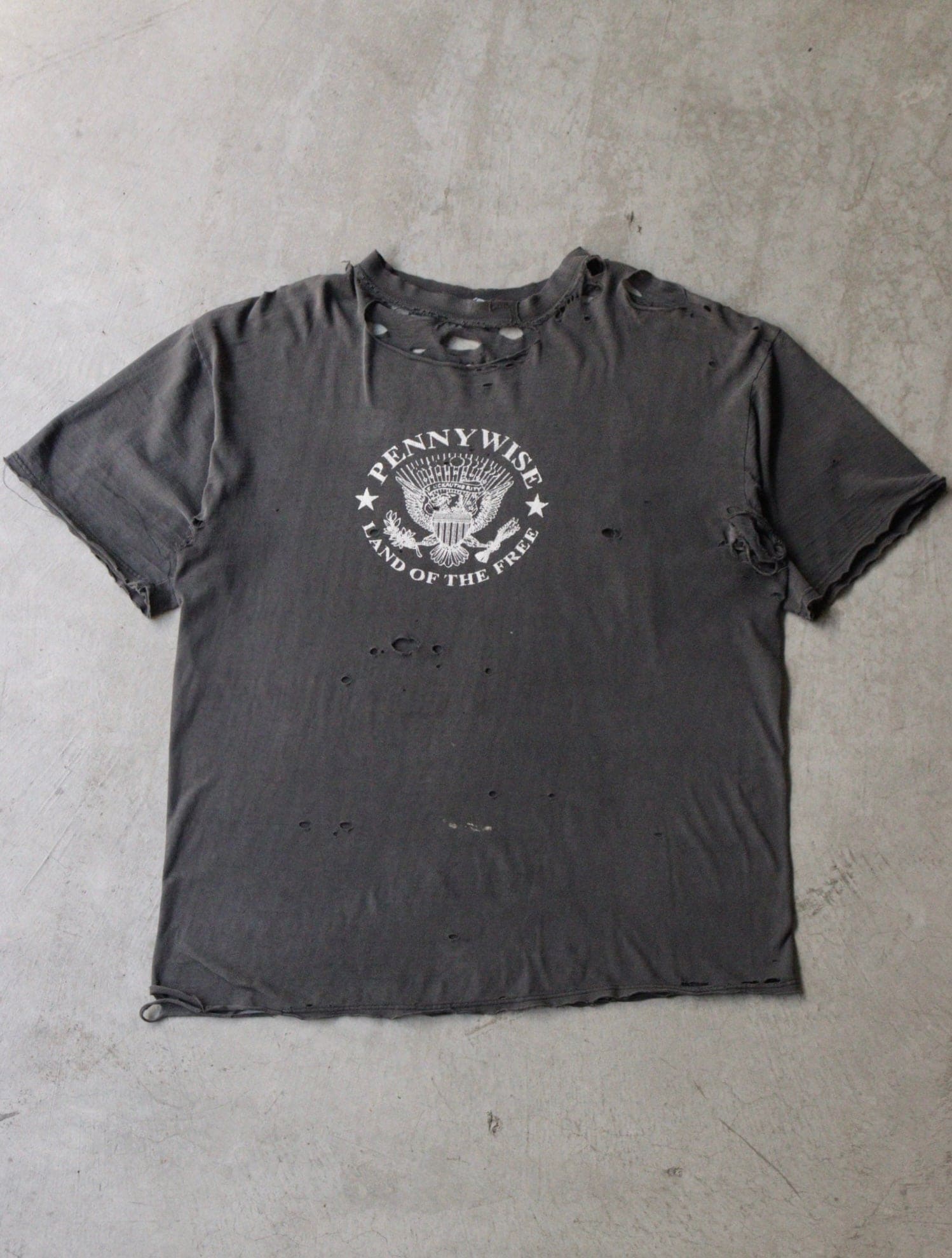 1990S FADED THRASHED PENNYWISE BAND TEE