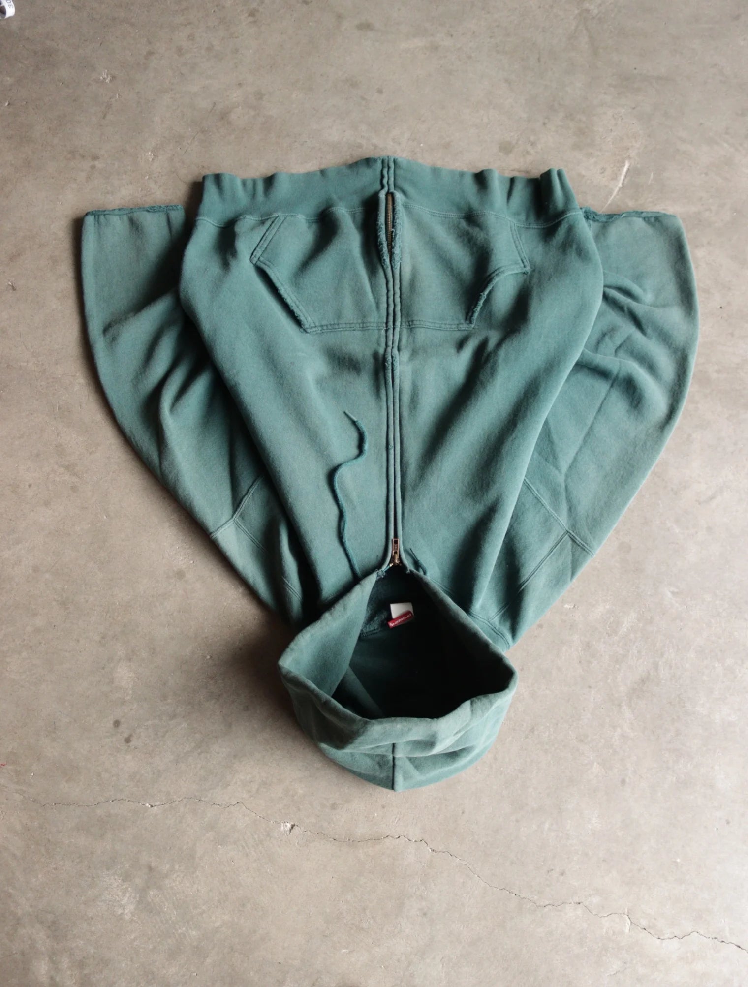 1990S FADED GREEN ZIP UP HOODED SWEATSHIRT