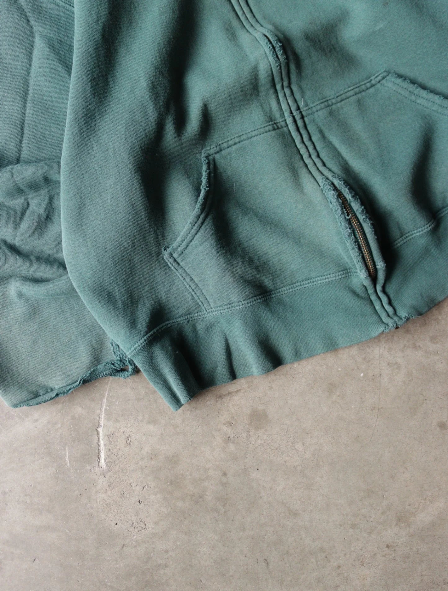 1990S FADED GREEN ZIP UP HOODED SWEATSHIRT