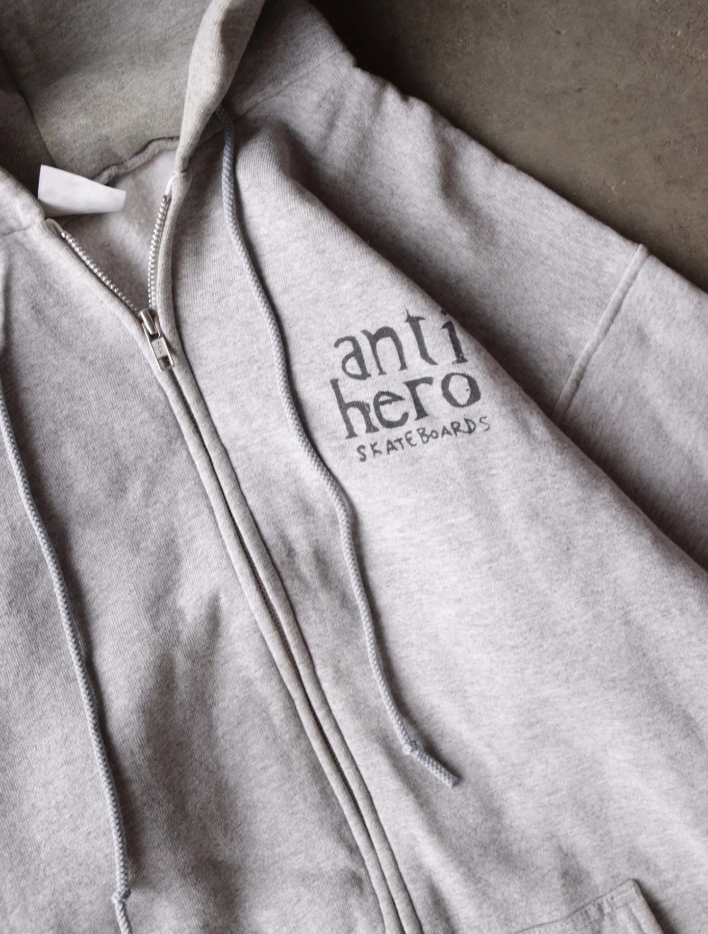 1990S ANTI HERO ZIP UP HOODED SWEATSHIRT]