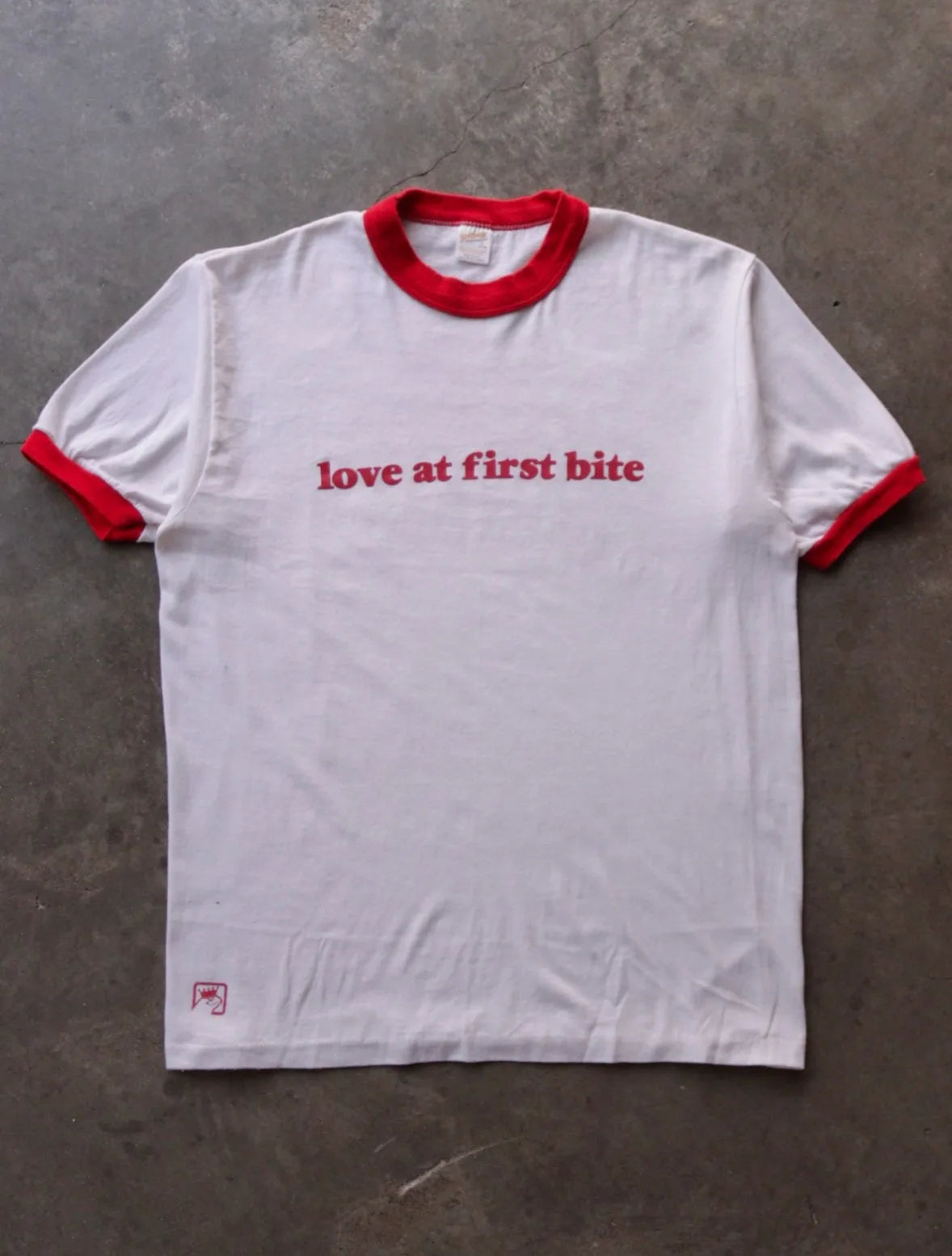 1970S LOVE AT FIRST BITE TEE