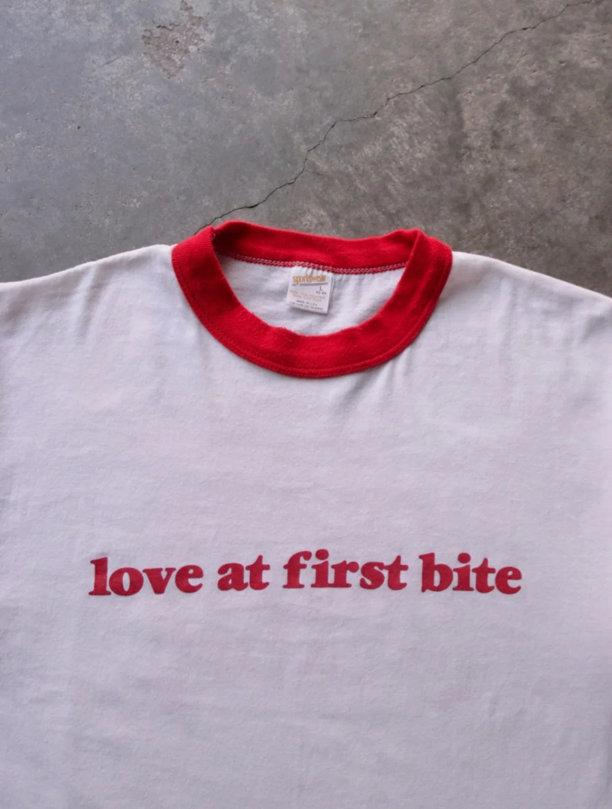 1970S LOVE AT FIRST BITE TEE