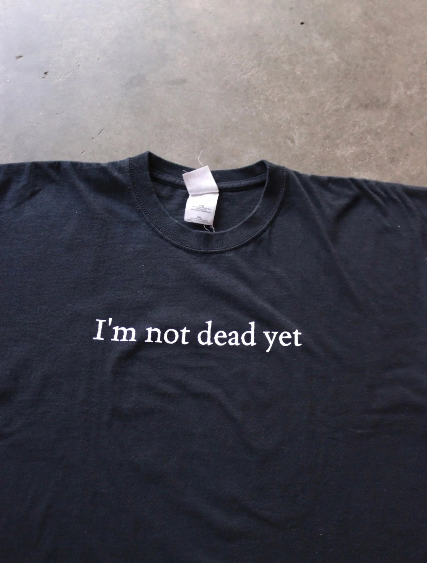 2000S I'M NOT DEAD YET TEE