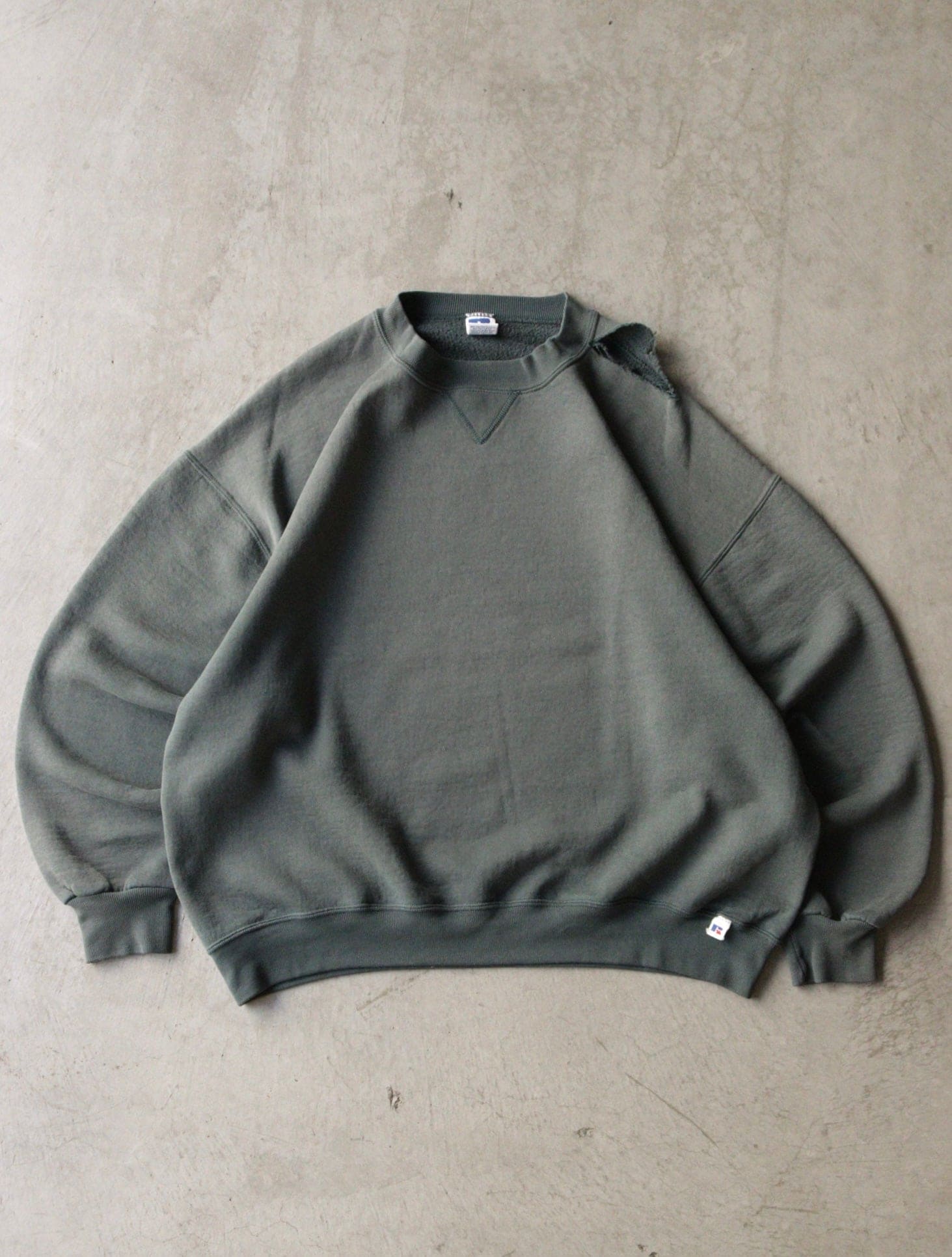 1990S FADED RUSSELL DISTRESSED SWEATSHIRT
