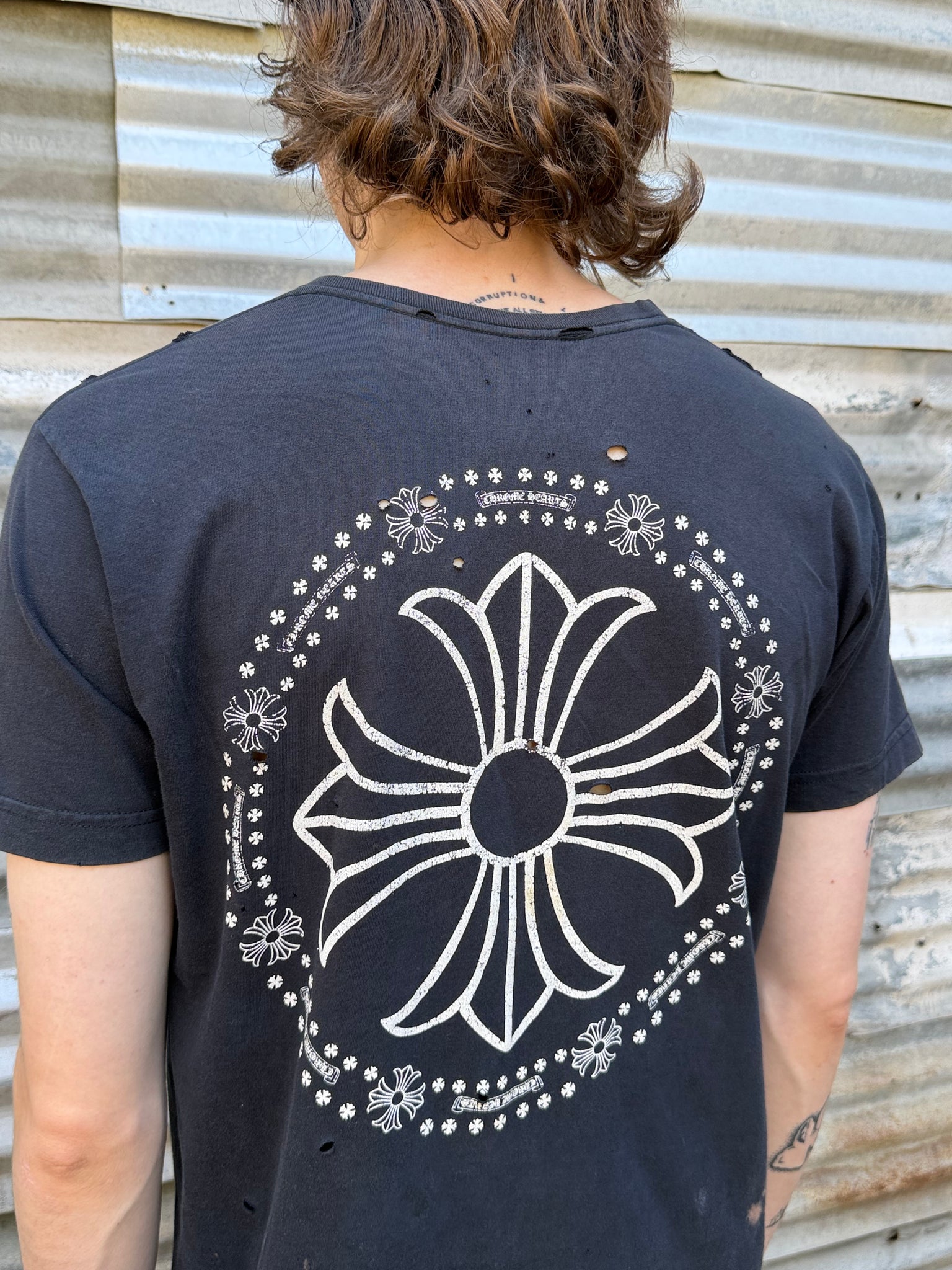 2000S CHROME HEARTS CROSS DISTRESSED TEE