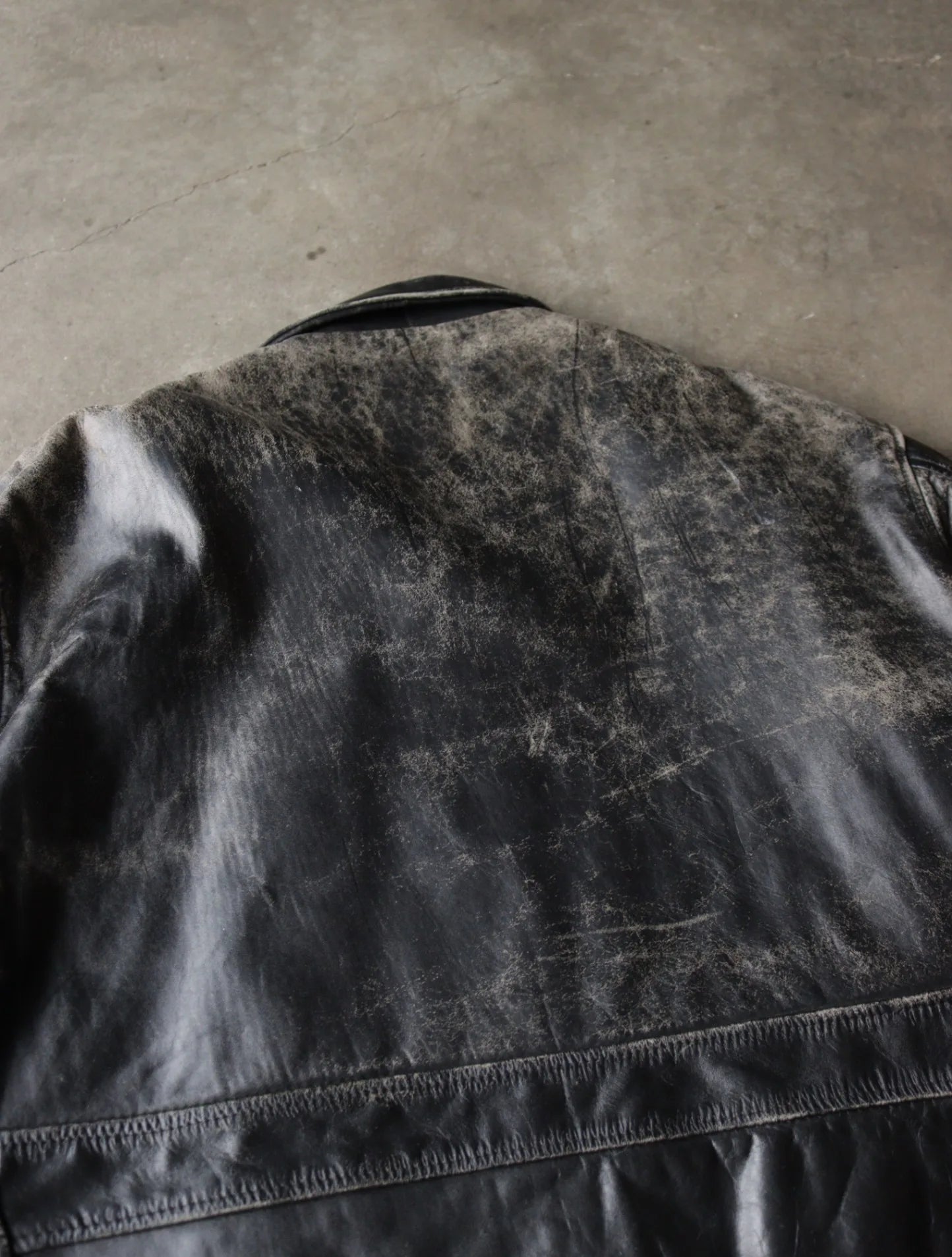 1960S BLACK LEATHER DISTRESSED JACKET