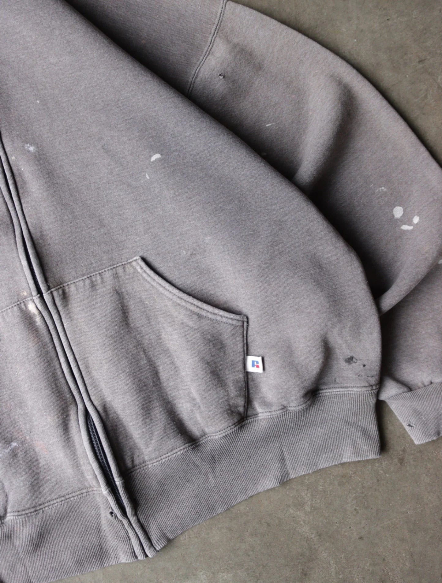 1990S RUSSELL FADED GRAY ZIP UP HOODED SWEATSHIRT