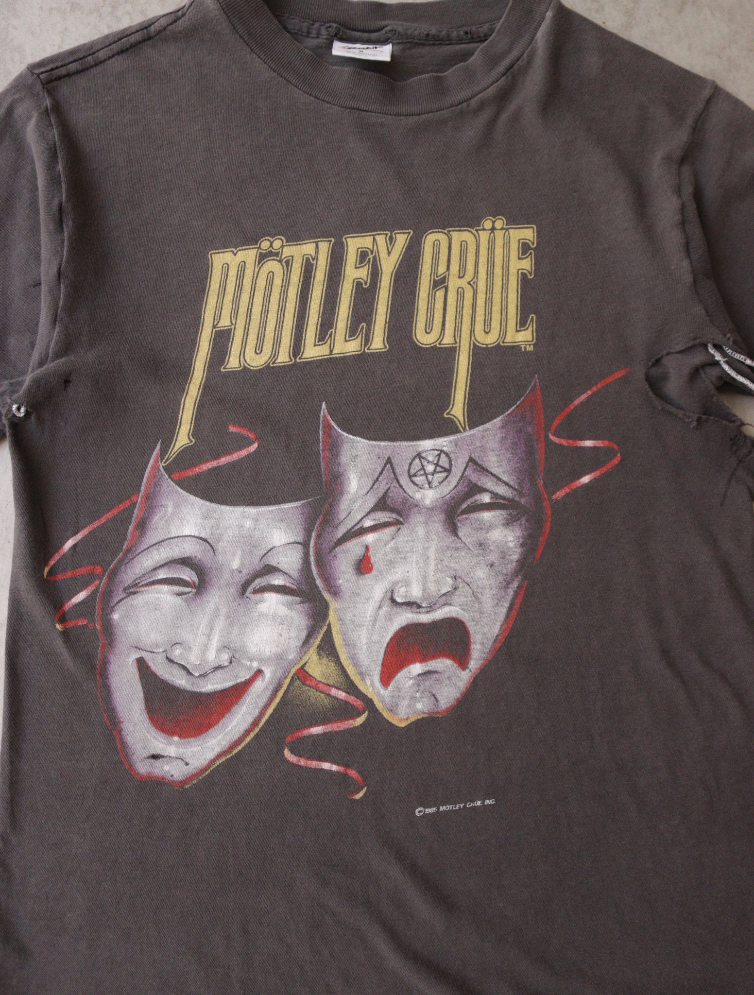 1985 MOTLEY CRUE THEATRE OF PAIN DISTRESSED BAND TEE