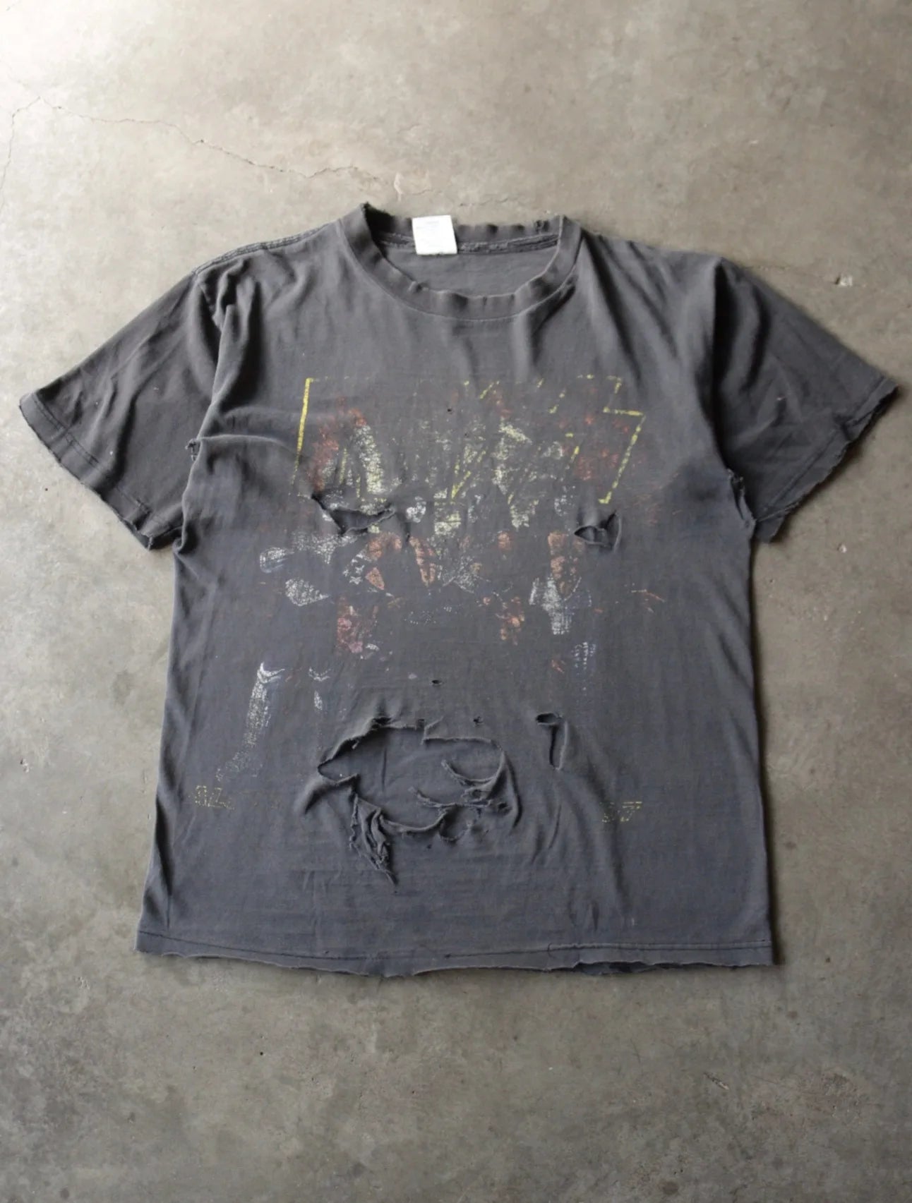 2000S THRASHED KISS TEE