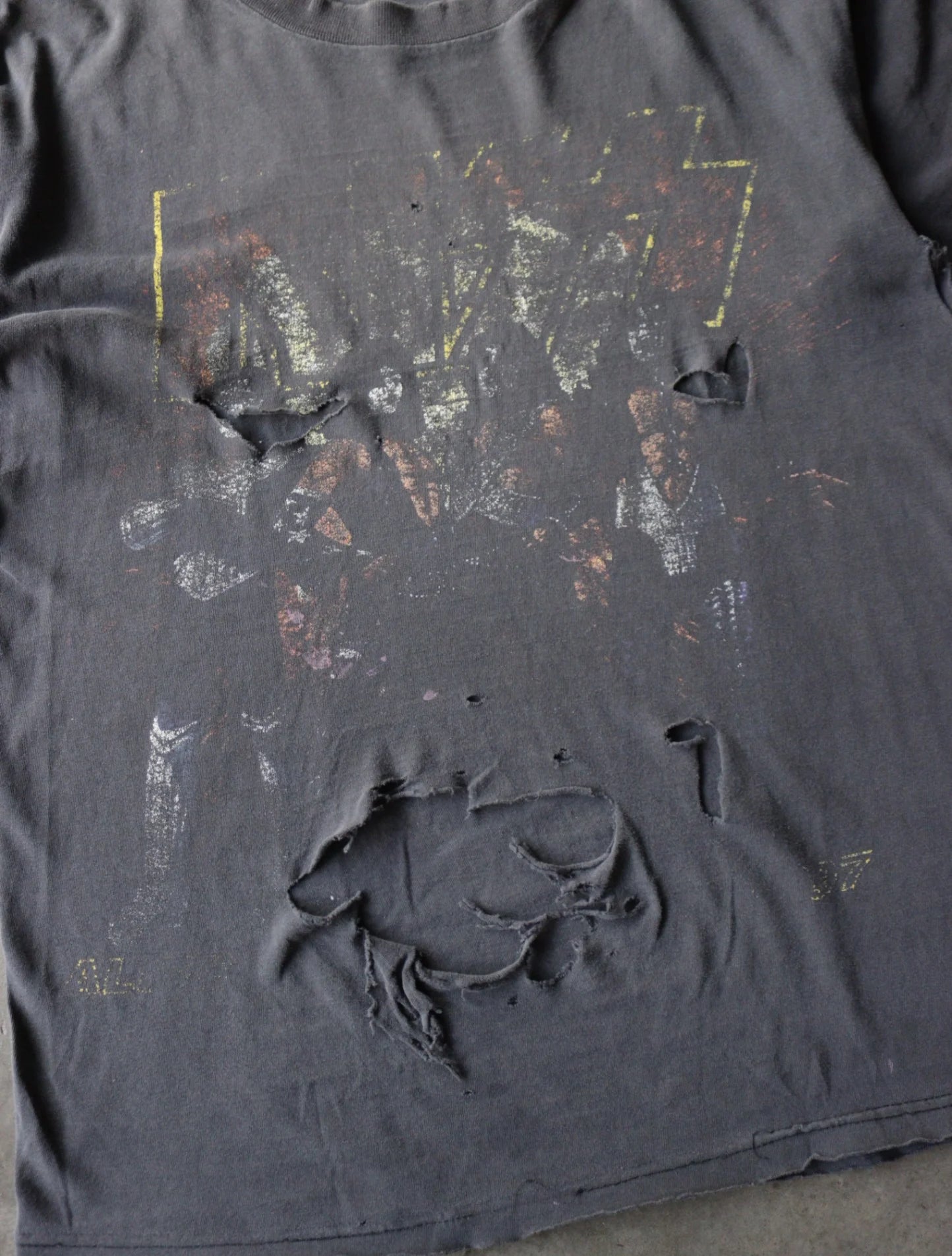 2000S THRASHED KISS TEE