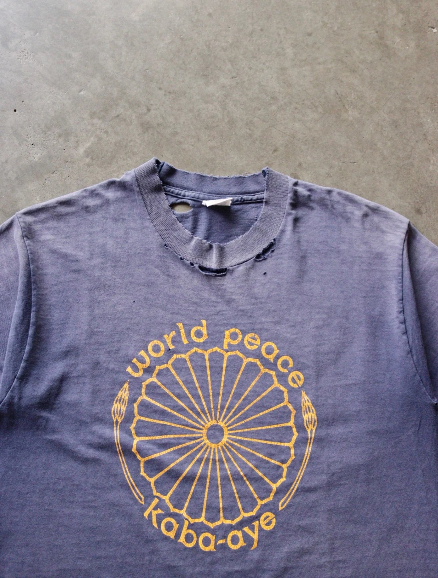 1980S DISTRESSED WORLD PEACE TEE