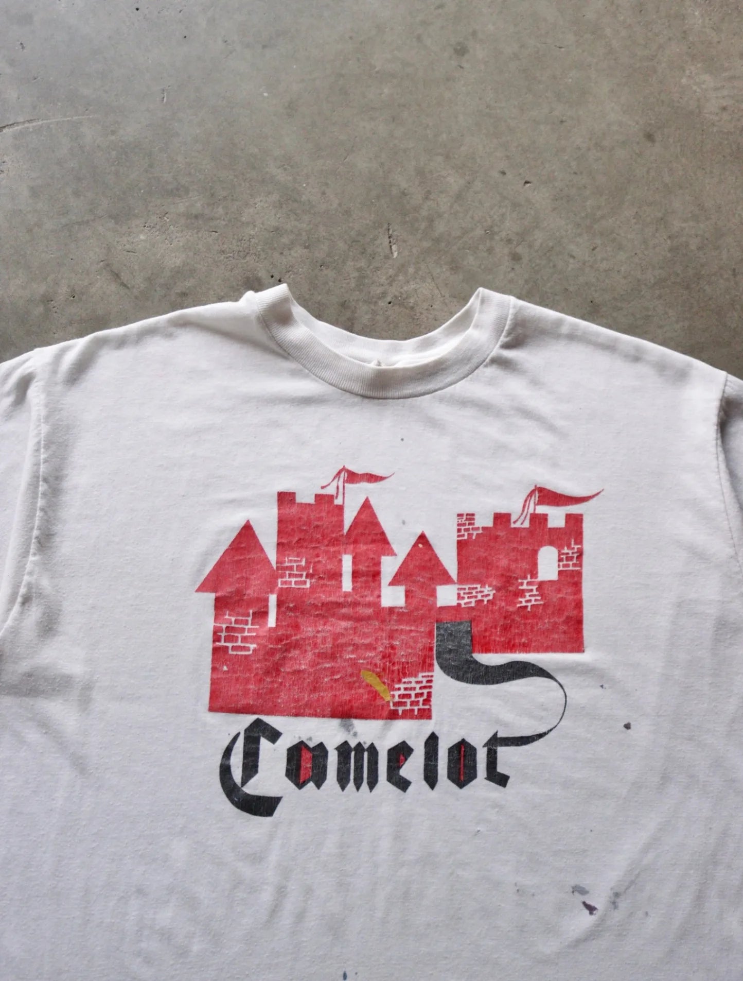 2000S CAMELOT TEE